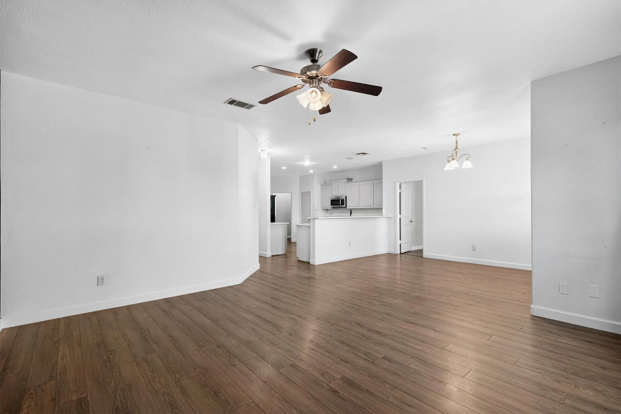 Single Family Residence For Sale in Collin County , 502 Fountain View Lane, Josephine, Texas 75173, 4 Bedroom, 3 Bathroom, 2 Garage spaces, 2,255 Sqft, built in 2013, mls#21339379, Real Estate Agent in Josephine, Homes For Sale in Collin county, Homes For Sale in Josephine, Realtor in Josephine Texas, Real Estate Brokerage Independent Realty Texas, Luminita Cordes Realtor