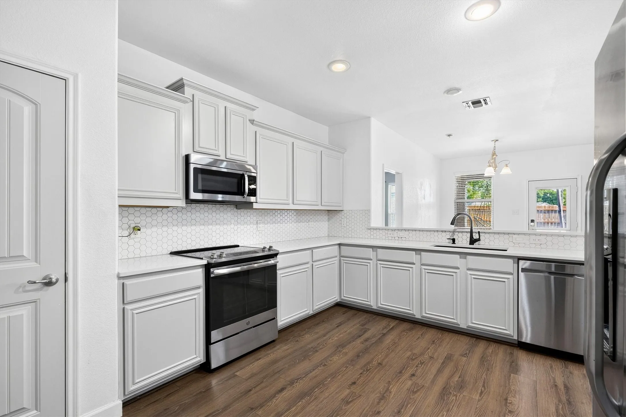Single Family Residence For Sale in Collin County , 502 Fountain View Lane, Josephine, Texas 75173, 4 Bedroom, 3 Bathroom, 2 Garage spaces, 2,255 Sqft, built in 2013, mls#21339379, Real Estate Agent in Josephine, Homes For Sale in Collin county, Homes For Sale in Josephine, Realtor in Josephine Texas, Real Estate Brokerage Independent Realty Texas, Luminita Cordes Realtor