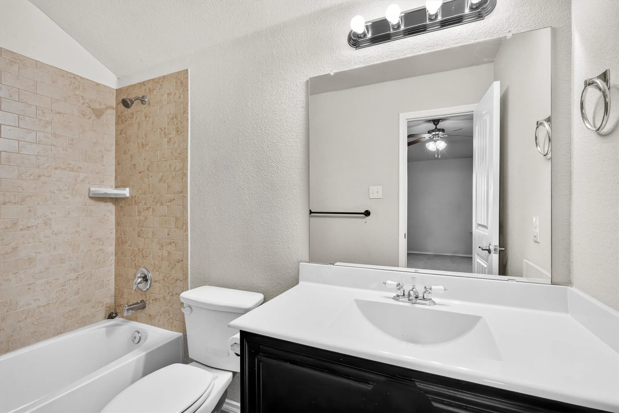 Single Family Residence For Sale in Collin County , 502 Fountain View Lane, Josephine, Texas 75173, 4 Bedroom, 3 Bathroom, 2 Garage spaces, 2,255 Sqft, built in 2013, mls#21339379, Real Estate Agent in Josephine, Homes For Sale in Collin county, Homes For Sale in Josephine, Realtor in Josephine Texas, Real Estate Brokerage Independent Realty Texas, Luminita Cordes Realtor