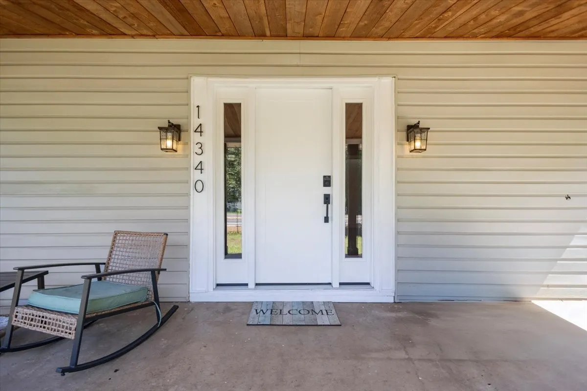 Single Family Residence For Sale in Smith County , 14340 HWY 110 N, Tyler, Texas 75704, 2 Bedroom, 2 Bathroom, Garage spaces, 1,398 Sqft, built in 1940, Price $229,999, mls#21340837, Real Estate Agent in Tyler, Homes For Sale in Smith county, Homes For Sale in Tyler, Realtor in Tyler Texas, Real Estate Brokerage Independent Realty Texas, Luminita Cordes Realtor