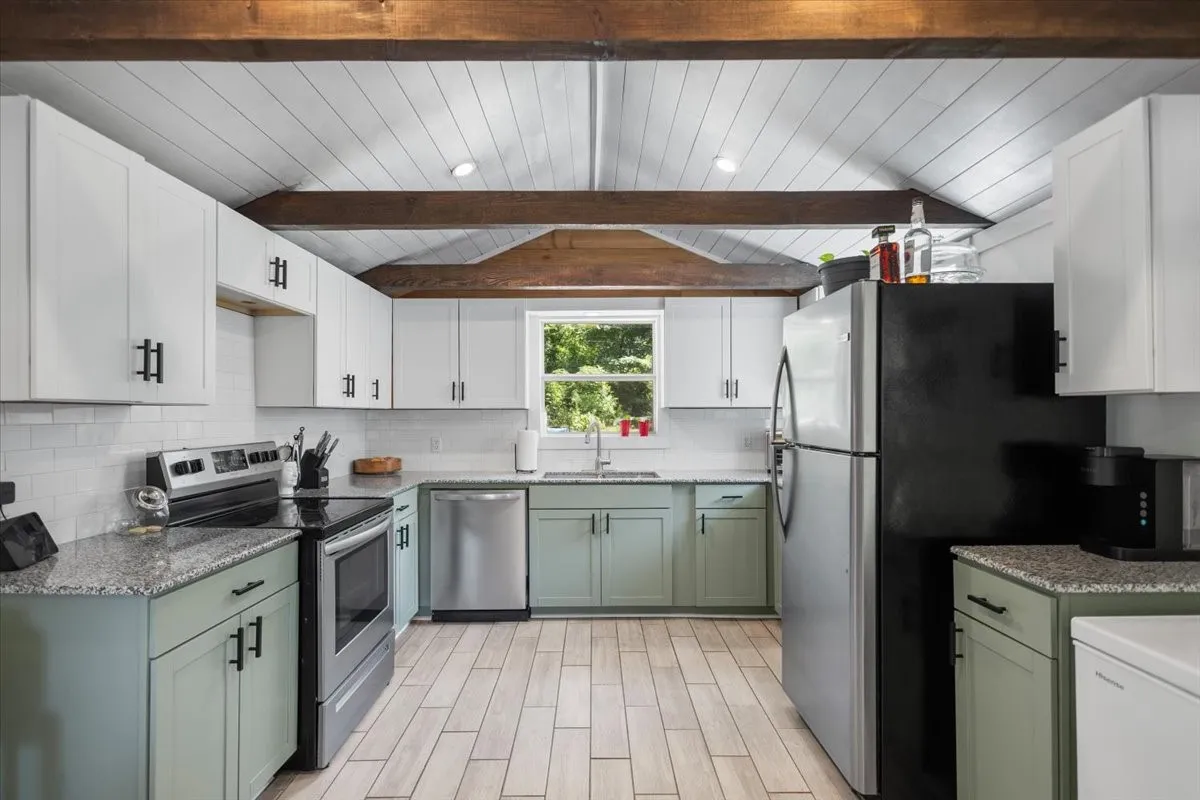 Single Family Residence For Sale in Smith County , 14340 HWY 110 N, Tyler, Texas 75704, 2 Bedroom, 2 Bathroom, Garage spaces, 1,398 Sqft, built in 1940, Price $229,999, mls#21340837, Real Estate Agent in Tyler, Homes For Sale in Smith county, Homes For Sale in Tyler, Realtor in Tyler Texas, Real Estate Brokerage Independent Realty Texas, Luminita Cordes Realtor