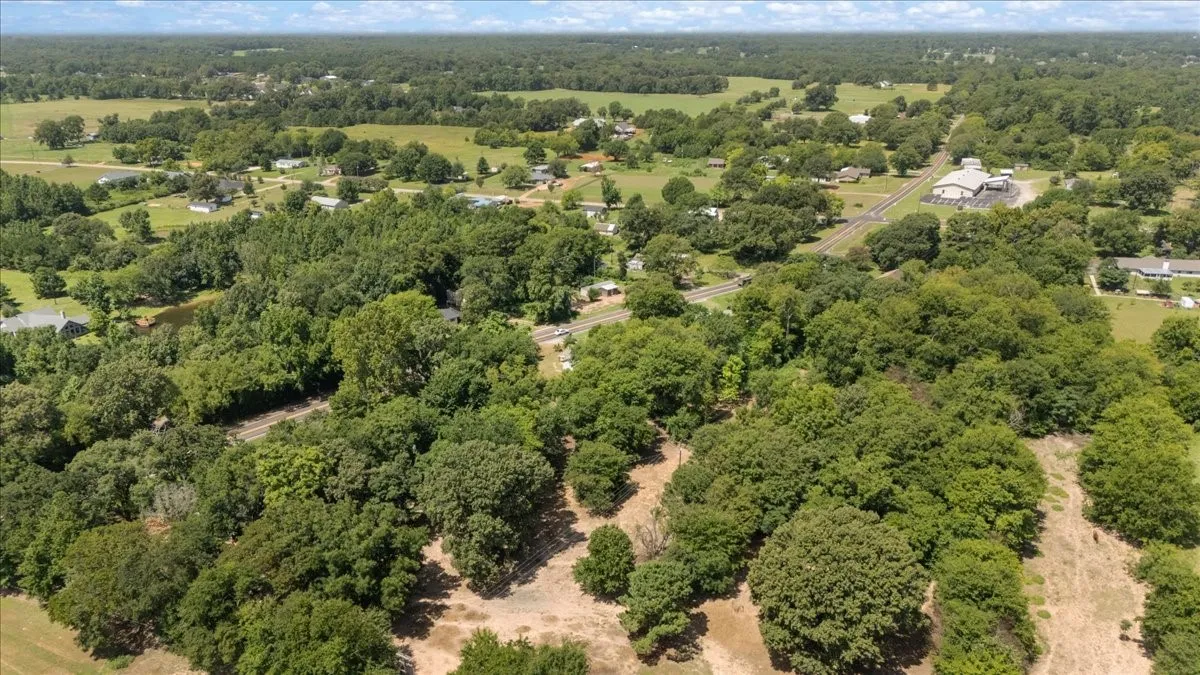 Single Family Residence For Sale in Smith County , 14340 HWY 110 N, Tyler, Texas 75704, 2 Bedroom, 2 Bathroom, Garage spaces, 1,398 Sqft, built in 1940, Price $229,999, mls#21340837, Real Estate Agent in Tyler, Homes For Sale in Smith county, Homes For Sale in Tyler, Realtor in Tyler Texas, Real Estate Brokerage Independent Realty Texas, Luminita Cordes Realtor