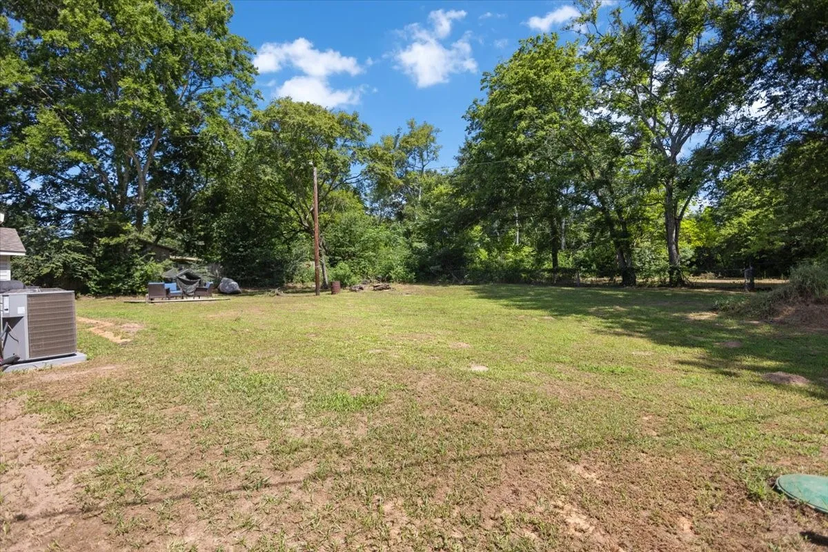 Single Family Residence For Sale in Smith County , 14340 HWY 110 N, Tyler, Texas 75704, 2 Bedroom, 2 Bathroom, Garage spaces, 1,398 Sqft, built in 1940, Price $229,999, mls#21340837, Real Estate Agent in Tyler, Homes For Sale in Smith county, Homes For Sale in Tyler, Realtor in Tyler Texas, Real Estate Brokerage Independent Realty Texas, Luminita Cordes Realtor