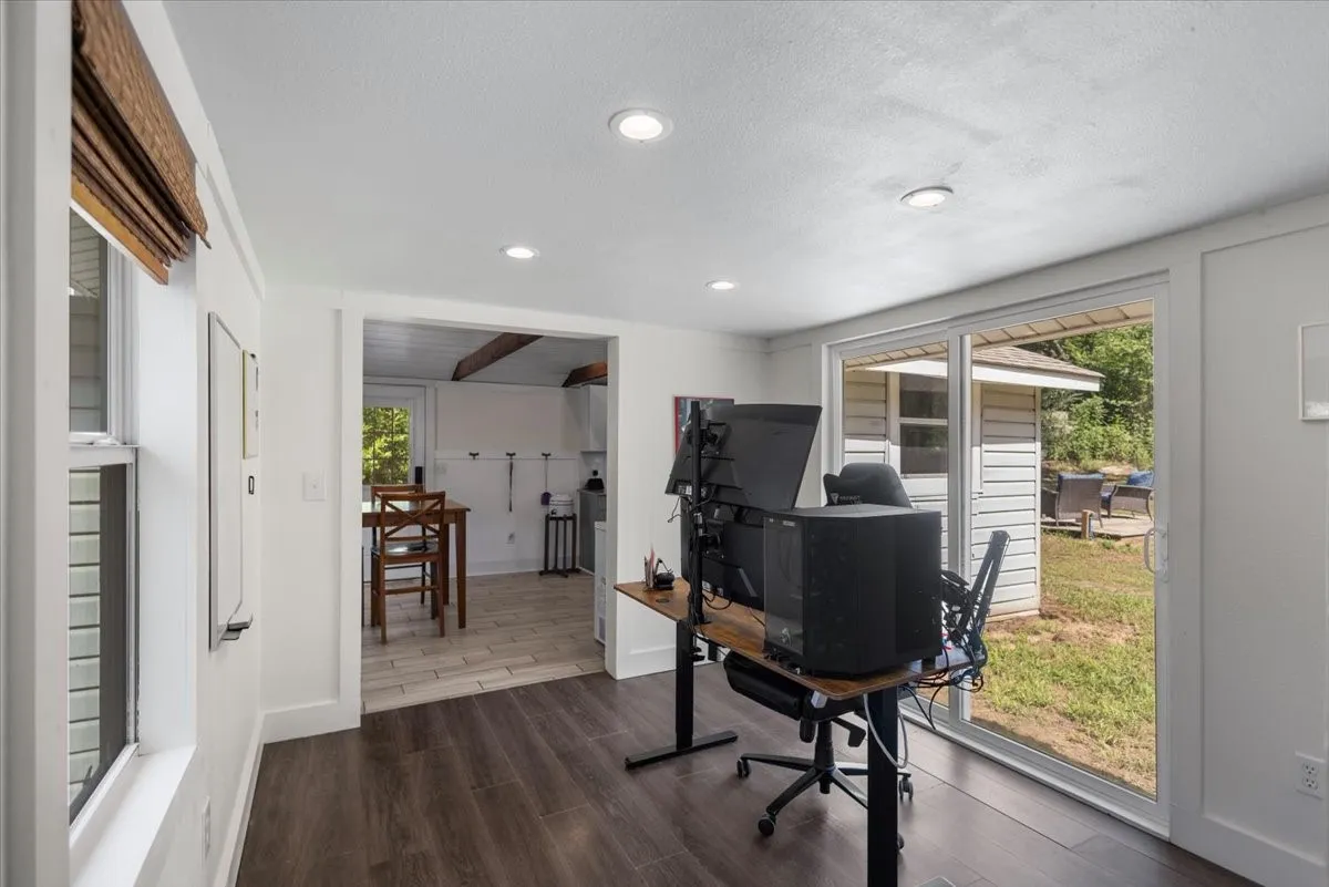 Single Family Residence For Sale in Smith County , 14340 HWY 110 N, Tyler, Texas 75704, 2 Bedroom, 2 Bathroom, Garage spaces, 1,398 Sqft, built in 1940, Price $229,999, mls#21340837, Real Estate Agent in Tyler, Homes For Sale in Smith county, Homes For Sale in Tyler, Realtor in Tyler Texas, Real Estate Brokerage Independent Realty Texas, Luminita Cordes Realtor