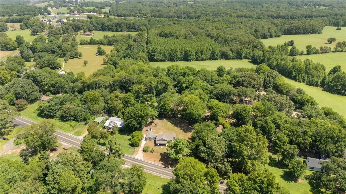 Single Family Residence For Sale in Smith County , 14340 HWY 110 N, Tyler, Texas 75704, 2 Bedroom, 2 Bathroom, Garage spaces, 1,398 Sqft, built in 1940, Price $229,999, mls#21340837, Real Estate Agent in Tyler, Homes For Sale in Smith county, Homes For Sale in Tyler, Realtor in Tyler Texas, Real Estate Brokerage Independent Realty Texas, Luminita Cordes Realtor