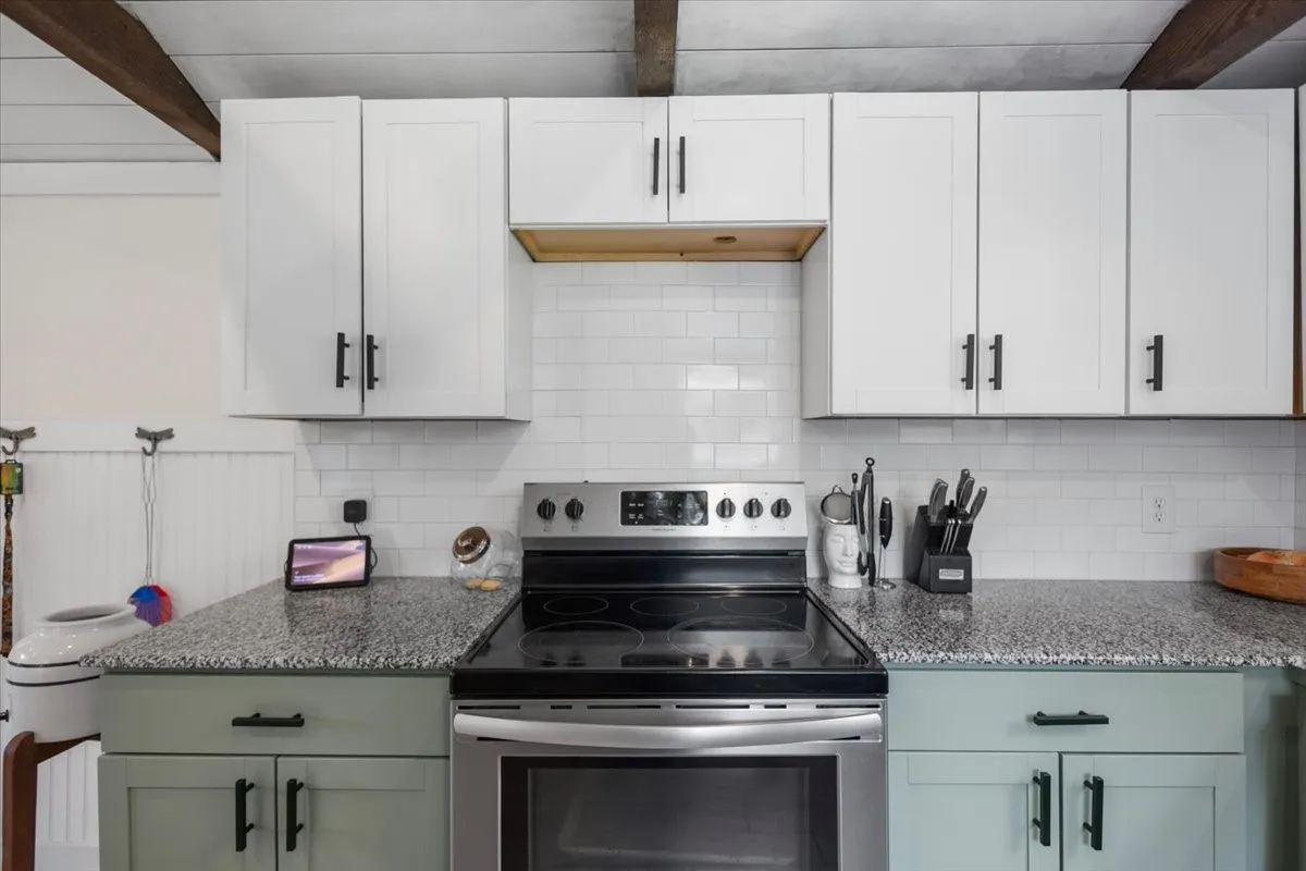 Single Family Residence For Sale in Smith County , 14340 HWY 110 N, Tyler, Texas 75704, 2 Bedroom, 2 Bathroom, Garage spaces, 1,398 Sqft, built in 1940, Price $229,999, mls#21340837, Real Estate Agent in Tyler, Homes For Sale in Smith county, Homes For Sale in Tyler, Realtor in Tyler Texas, Real Estate Brokerage Independent Realty Texas, Luminita Cordes Realtor