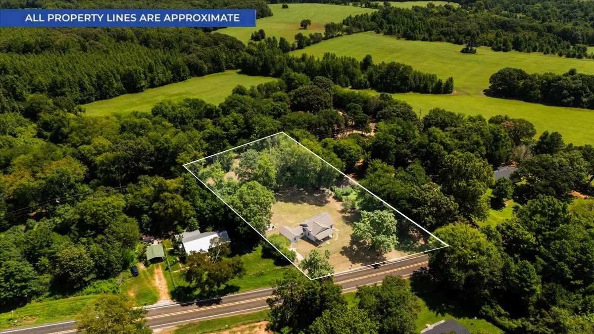 Single Family Residence For Sale in Smith County , 14340 HWY 110 N, Tyler, Texas 75704, 2 Bedroom, 2 Bathroom, Garage spaces, 1,398 Sqft, built in 1940, Price $229,999, mls#21340837, Real Estate Agent in Tyler, Homes For Sale in Smith county, Homes For Sale in Tyler, Realtor in Tyler Texas, Real Estate Brokerage Independent Realty Texas, Luminita Cordes Realtor