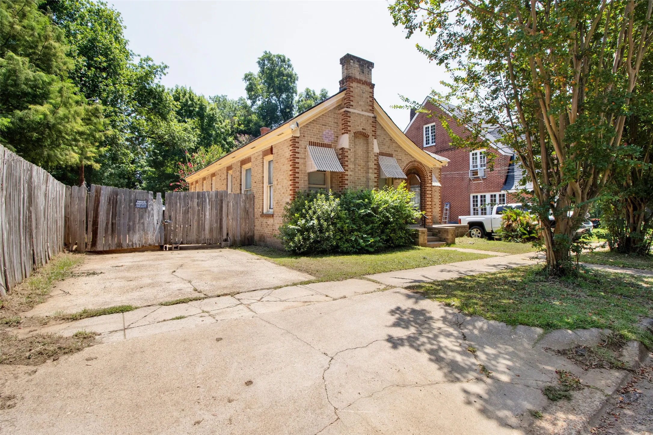 Single Family Residence For Sale in Harrison County , 106 N College Street, Marshall, Texas 75670, 3 Bedroom, 2 Bathroom, Garage spaces, 1,636 Sqft, built in 1925, mls#21339623, Real Estate Agent in Marshall, Homes For Sale in Harrison county, Homes For Sale in Marshall, Realtor in Marshall Texas, Real Estate Brokerage Independent Realty Texas, Luminita Cordes Realtor