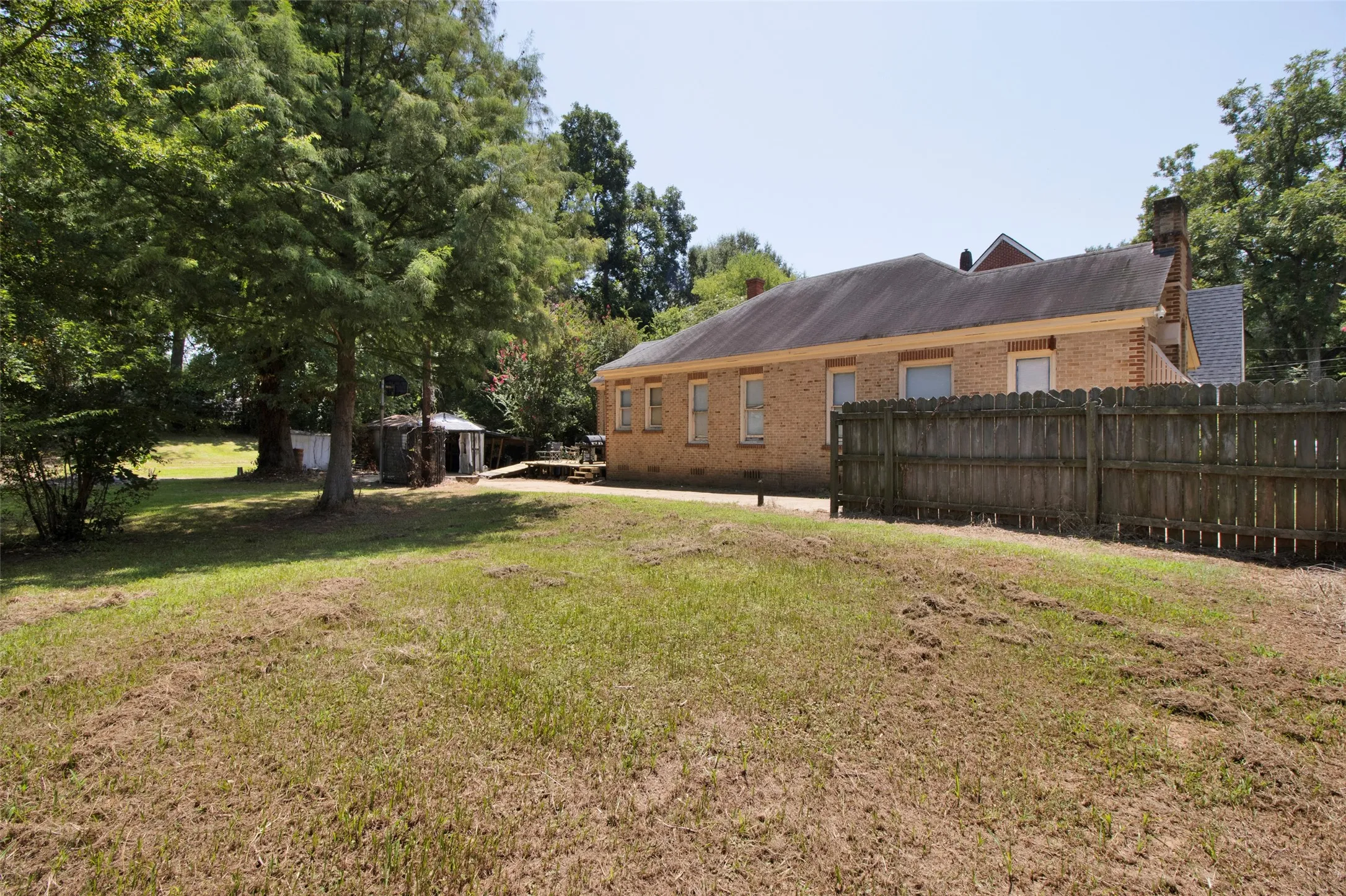Single Family Residence For Sale in Harrison County , 106 N College Street, Marshall, Texas 75670, 3 Bedroom, 2 Bathroom, Garage spaces, 1,636 Sqft, built in 1925, mls#21339623, Real Estate Agent in Marshall, Homes For Sale in Harrison county, Homes For Sale in Marshall, Realtor in Marshall Texas, Real Estate Brokerage Independent Realty Texas, Luminita Cordes Realtor