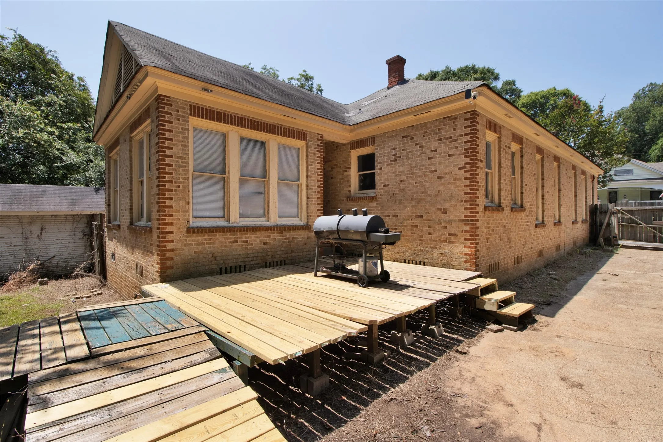 Single Family Residence For Sale in Harrison County , 106 N College Street, Marshall, Texas 75670, 3 Bedroom, 2 Bathroom, Garage spaces, 1,636 Sqft, built in 1925, mls#21339623, Real Estate Agent in Marshall, Homes For Sale in Harrison county, Homes For Sale in Marshall, Realtor in Marshall Texas, Real Estate Brokerage Independent Realty Texas, Luminita Cordes Realtor