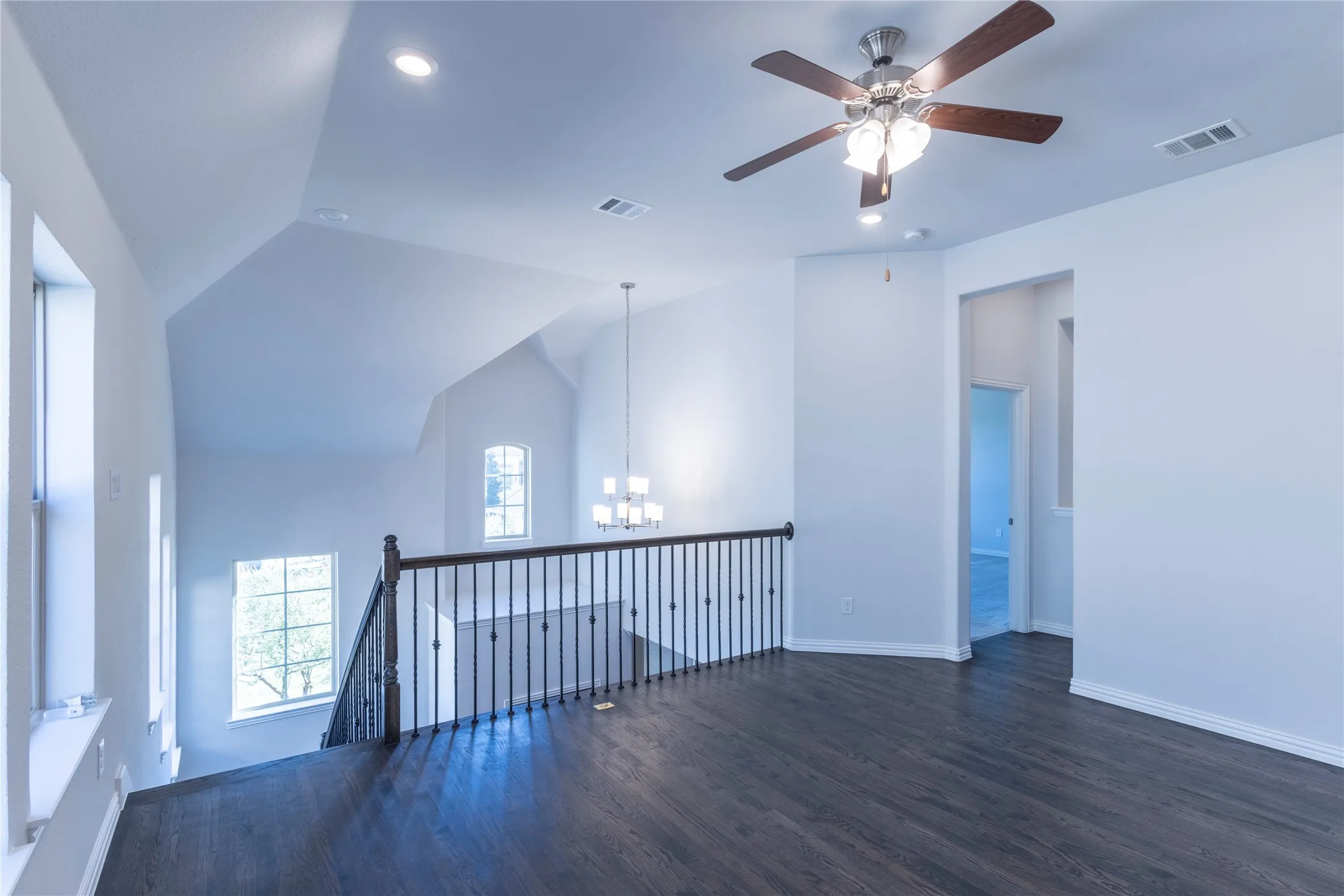 Single Family Residence For Sale in Dallas County , 2455 Cathedral Drive, Richardson, Texas 75080, 3 Bedroom, 3 Bathroom, 2 Garage spaces, 2,511 Sqft, built in 2017, mls#21339996, Real Estate Agent in Richardson, Homes For Sale in Dallas county, Homes For Sale in Richardson, Realtor in Richardson Texas, Real Estate Brokerage Independent Realty Texas, Luminita Cordes Realtor