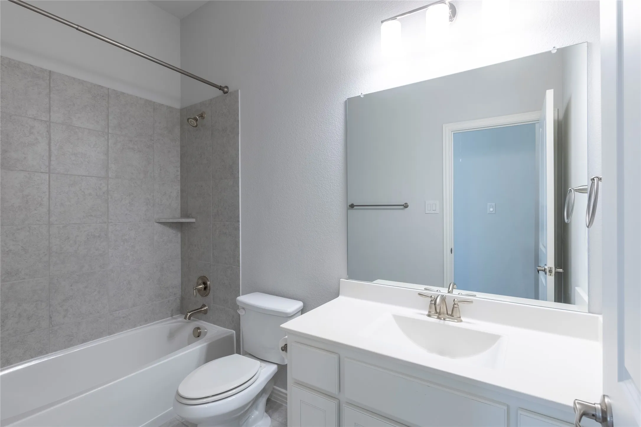 Single Family Residence For Sale in Dallas County , 2455 Cathedral Drive, Richardson, Texas 75080, 3 Bedroom, 3 Bathroom, 2 Garage spaces, 2,511 Sqft, built in 2017, mls#21339996, Real Estate Agent in Richardson, Homes For Sale in Dallas county, Homes For Sale in Richardson, Realtor in Richardson Texas, Real Estate Brokerage Independent Realty Texas, Luminita Cordes Realtor