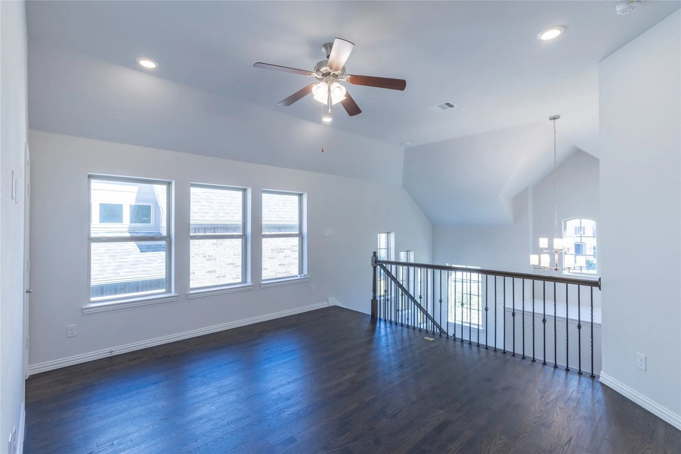 Single Family Residence For Sale in Dallas County , 2455 Cathedral Drive, Richardson, Texas 75080, 3 Bedroom, 3 Bathroom, 2 Garage spaces, 2,511 Sqft, built in 2017, mls#21339996, Real Estate Agent in Richardson, Homes For Sale in Dallas county, Homes For Sale in Richardson, Realtor in Richardson Texas, Real Estate Brokerage Independent Realty Texas, Luminita Cordes Realtor