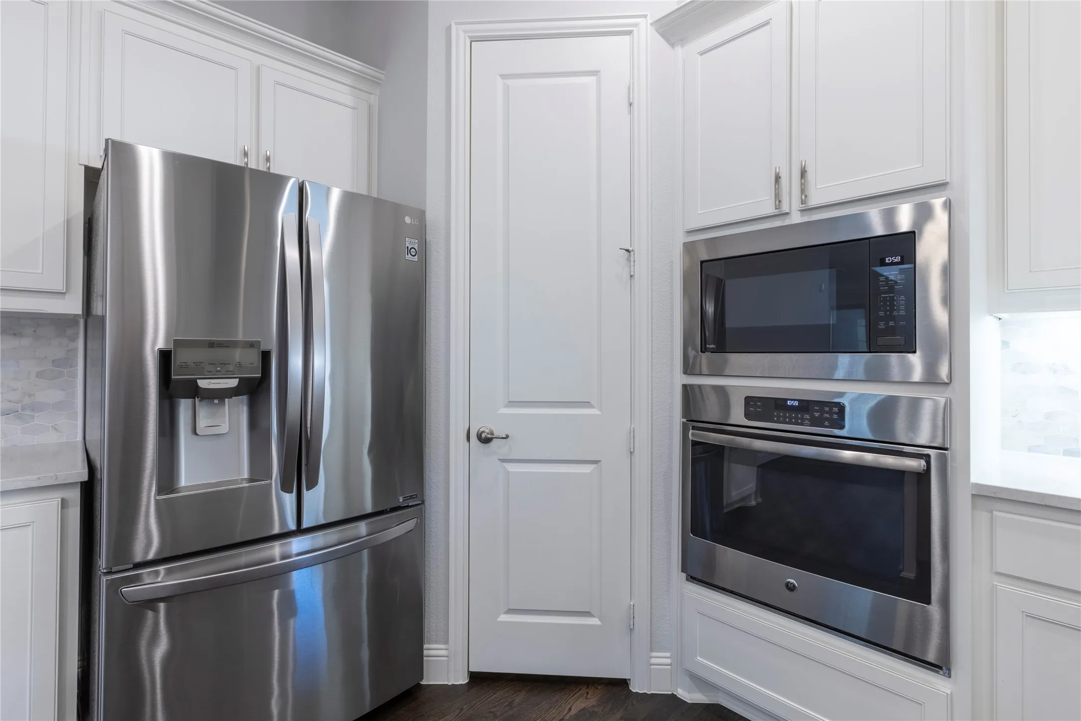 Single Family Residence For Sale in Dallas County , 2455 Cathedral Drive, Richardson, Texas 75080, 3 Bedroom, 3 Bathroom, 2 Garage spaces, 2,511 Sqft, built in 2017, mls#21339996, Real Estate Agent in Richardson, Homes For Sale in Dallas county, Homes For Sale in Richardson, Realtor in Richardson Texas, Real Estate Brokerage Independent Realty Texas, Luminita Cordes Realtor
