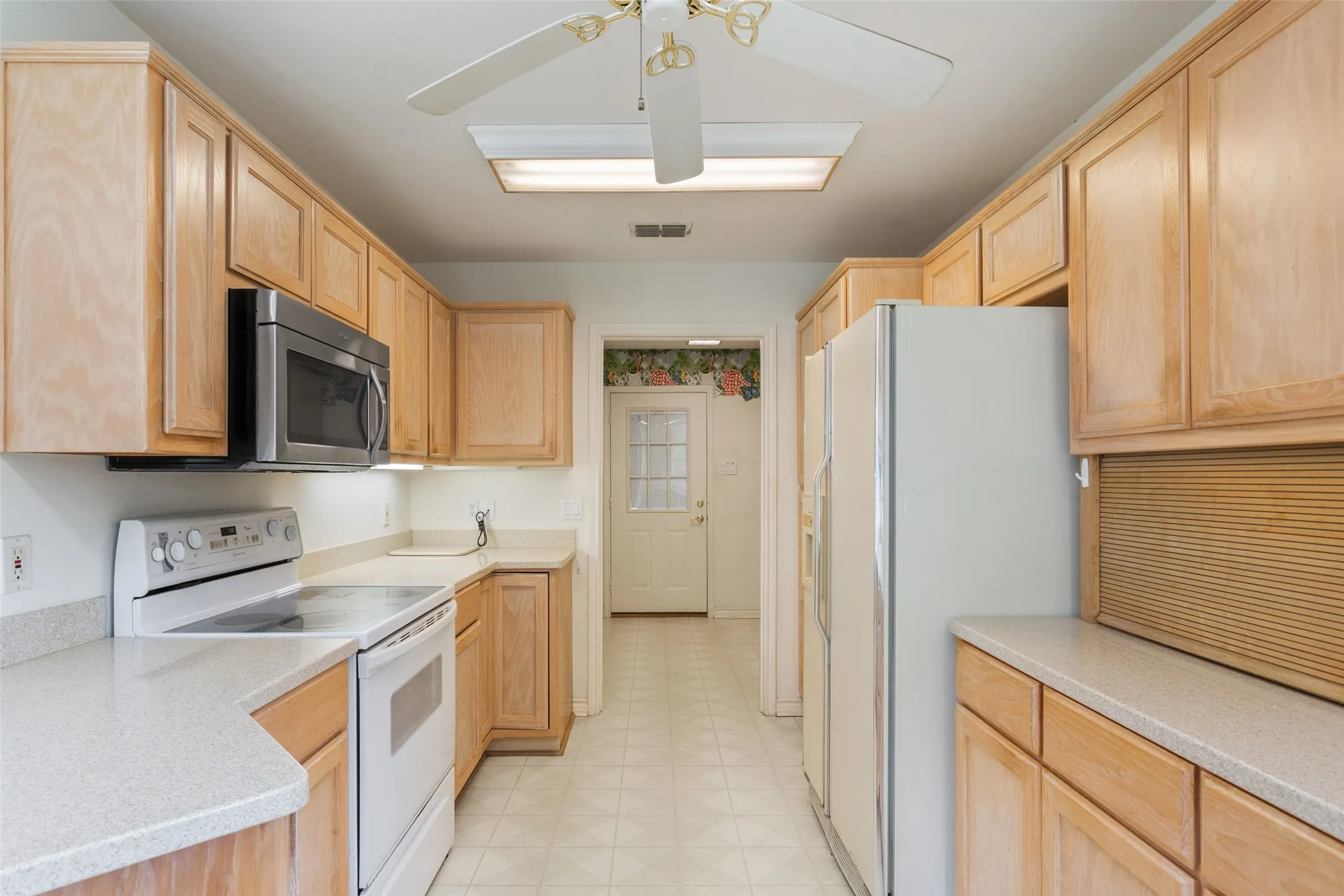 Single Family Residence For Sale in Freestone County , 804 Canary Lane, Fairfield, Texas 75840, 2 Bedrooms, 2 Bathrooms, 2 Garage spaces, 1,567 Sqft, built in 2001, Price $349,500, mls#21340771, Real Estate Agent in Fairfield, Homes For Sale in Freestone county, Homes For Sale in Fairfield, Realtor in Fairfield Texas, Real Estate Brokerage Independent Realty Texas, Luminita Cordes Realtor
