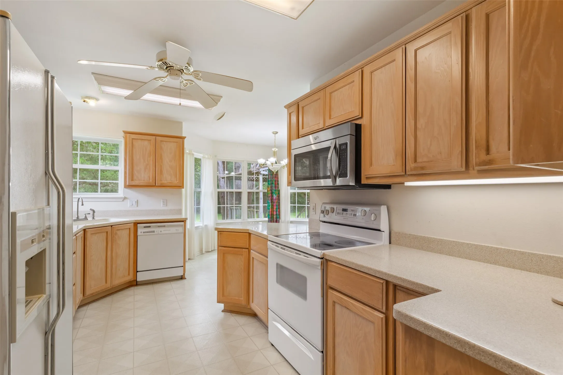 Single Family Residence For Sale in Freestone County , 804 Canary Lane, Fairfield, Texas 75840, 2 Bedrooms, 2 Bathrooms, 2 Garage spaces, 1,567 Sqft, built in 2001, Price $349,500, mls#21340771, Real Estate Agent in Fairfield, Homes For Sale in Freestone county, Homes For Sale in Fairfield, Realtor in Fairfield Texas, Real Estate Brokerage Independent Realty Texas, Luminita Cordes Realtor