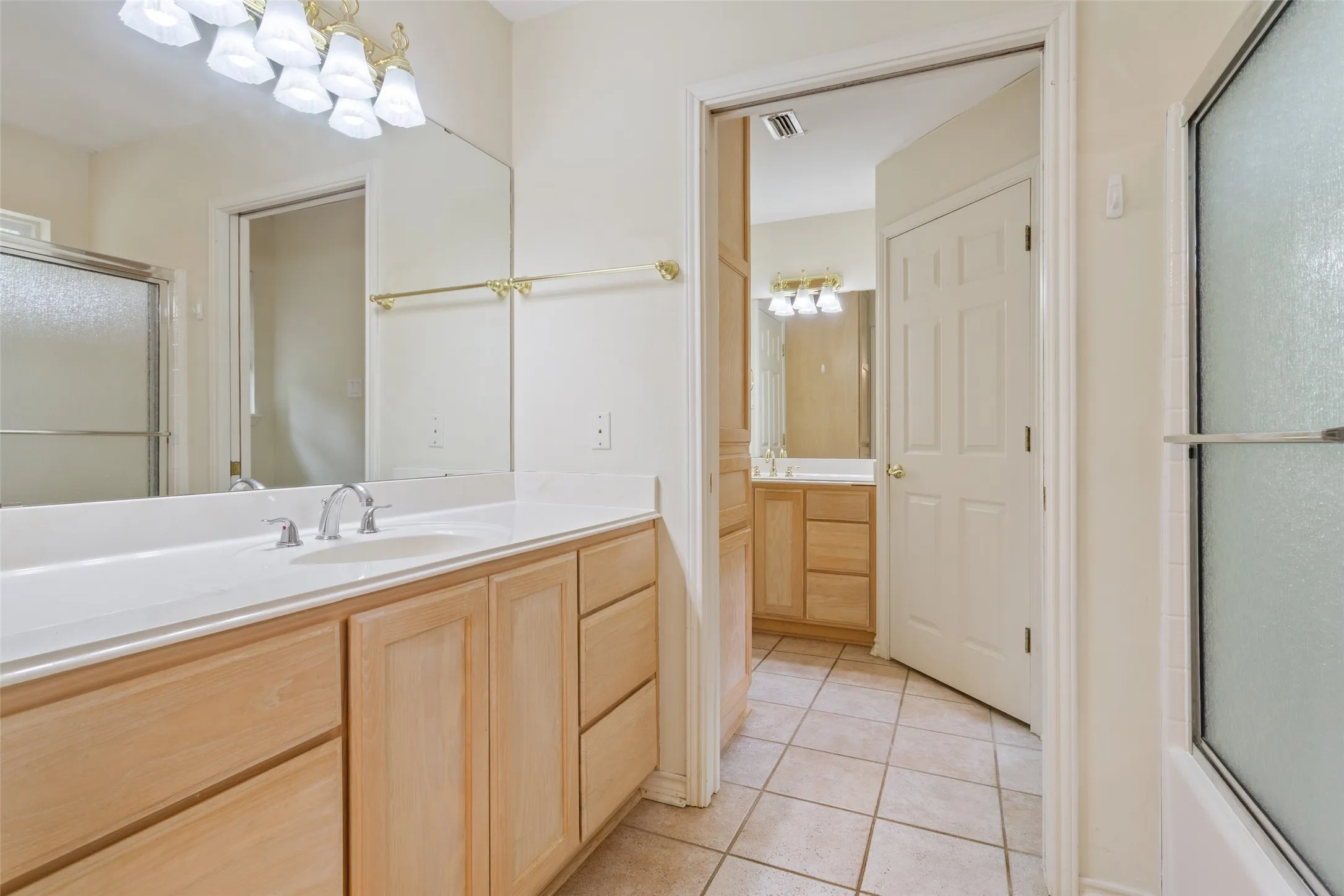 Single Family Residence For Sale in Freestone County , 804 Canary Lane, Fairfield, Texas 75840, 2 Bedrooms, 2 Bathrooms, 2 Garage spaces, 1,567 Sqft, built in 2001, Price $349,500, mls#21340771, Real Estate Agent in Fairfield, Homes For Sale in Freestone county, Homes For Sale in Fairfield, Realtor in Fairfield Texas, Real Estate Brokerage Independent Realty Texas, Luminita Cordes Realtor
