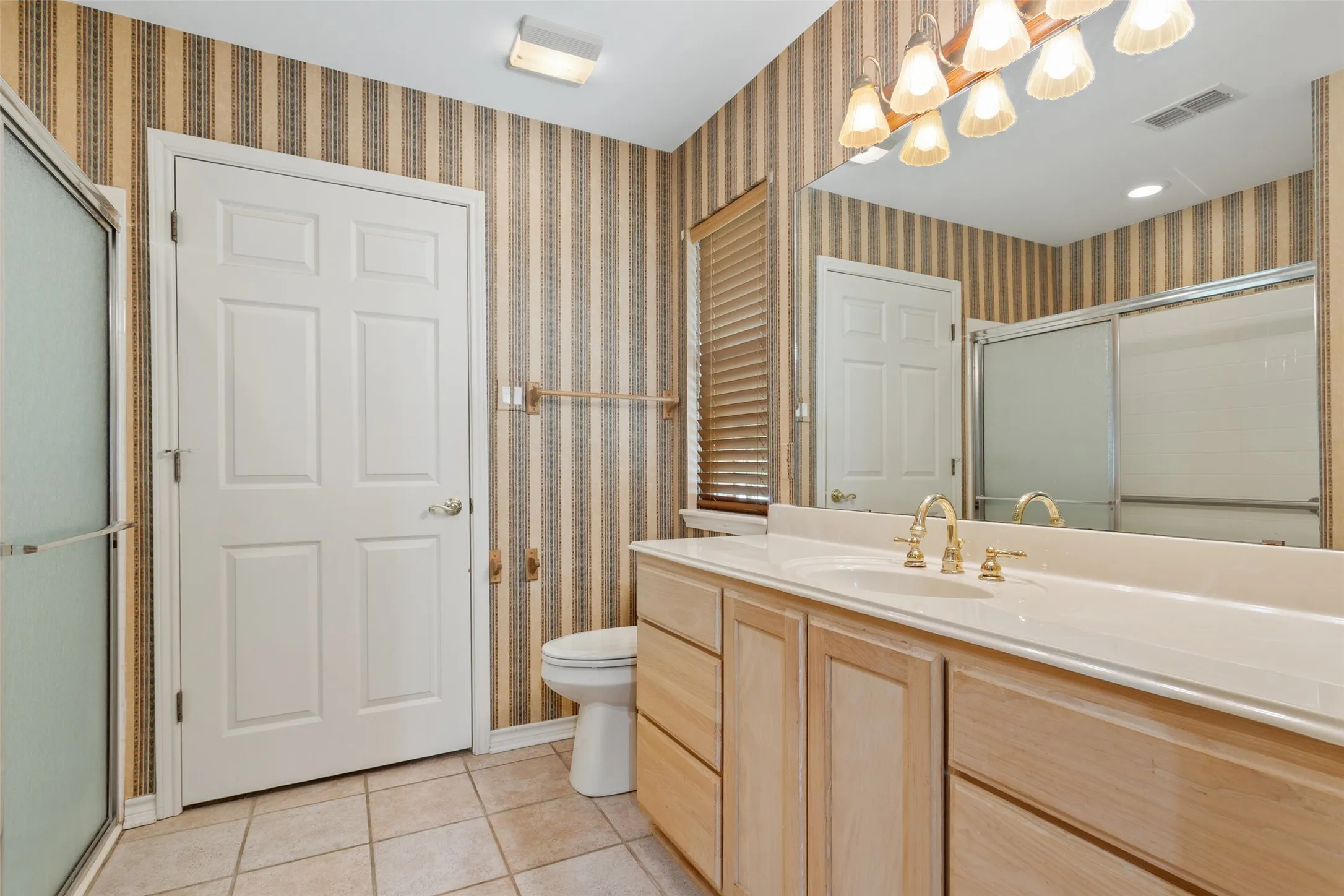 Single Family Residence For Sale in Freestone County , 804 Canary Lane, Fairfield, Texas 75840, 2 Bedrooms, 2 Bathrooms, 2 Garage spaces, 1,567 Sqft, built in 2001, Price $349,500, mls#21340771, Real Estate Agent in Fairfield, Homes For Sale in Freestone county, Homes For Sale in Fairfield, Realtor in Fairfield Texas, Real Estate Brokerage Independent Realty Texas, Luminita Cordes Realtor