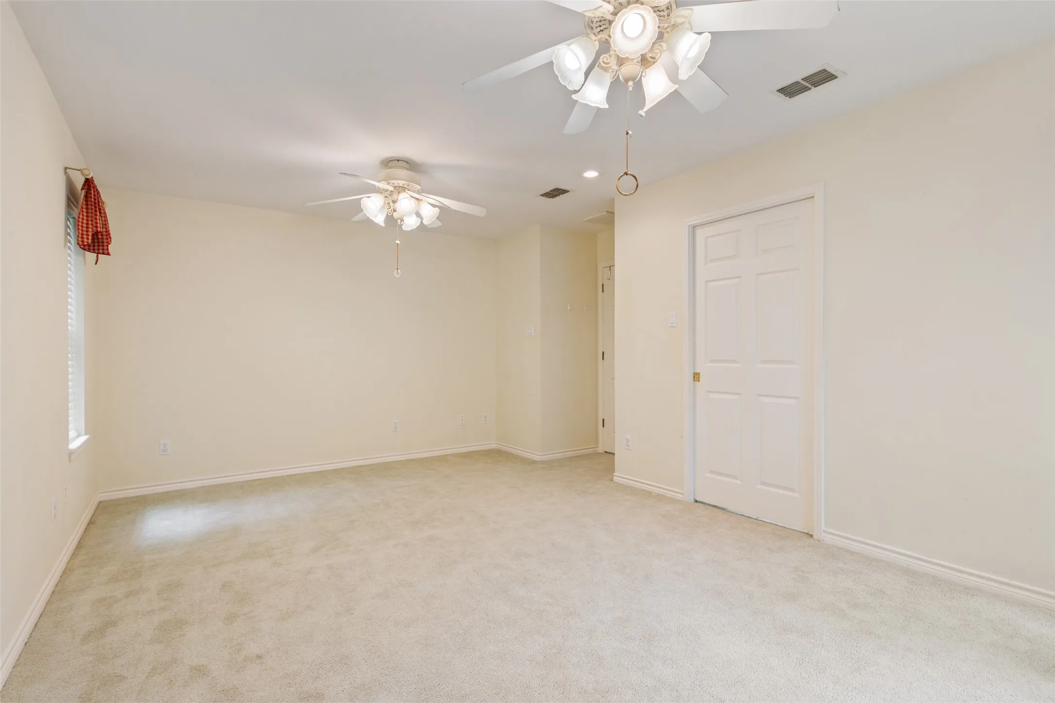 Single Family Residence For Sale in Freestone County , 804 Canary Lane, Fairfield, Texas 75840, 2 Bedrooms, 2 Bathrooms, 2 Garage spaces, 1,567 Sqft, built in 2001, Price $349,500, mls#21340771, Real Estate Agent in Fairfield, Homes For Sale in Freestone county, Homes For Sale in Fairfield, Realtor in Fairfield Texas, Real Estate Brokerage Independent Realty Texas, Luminita Cordes Realtor