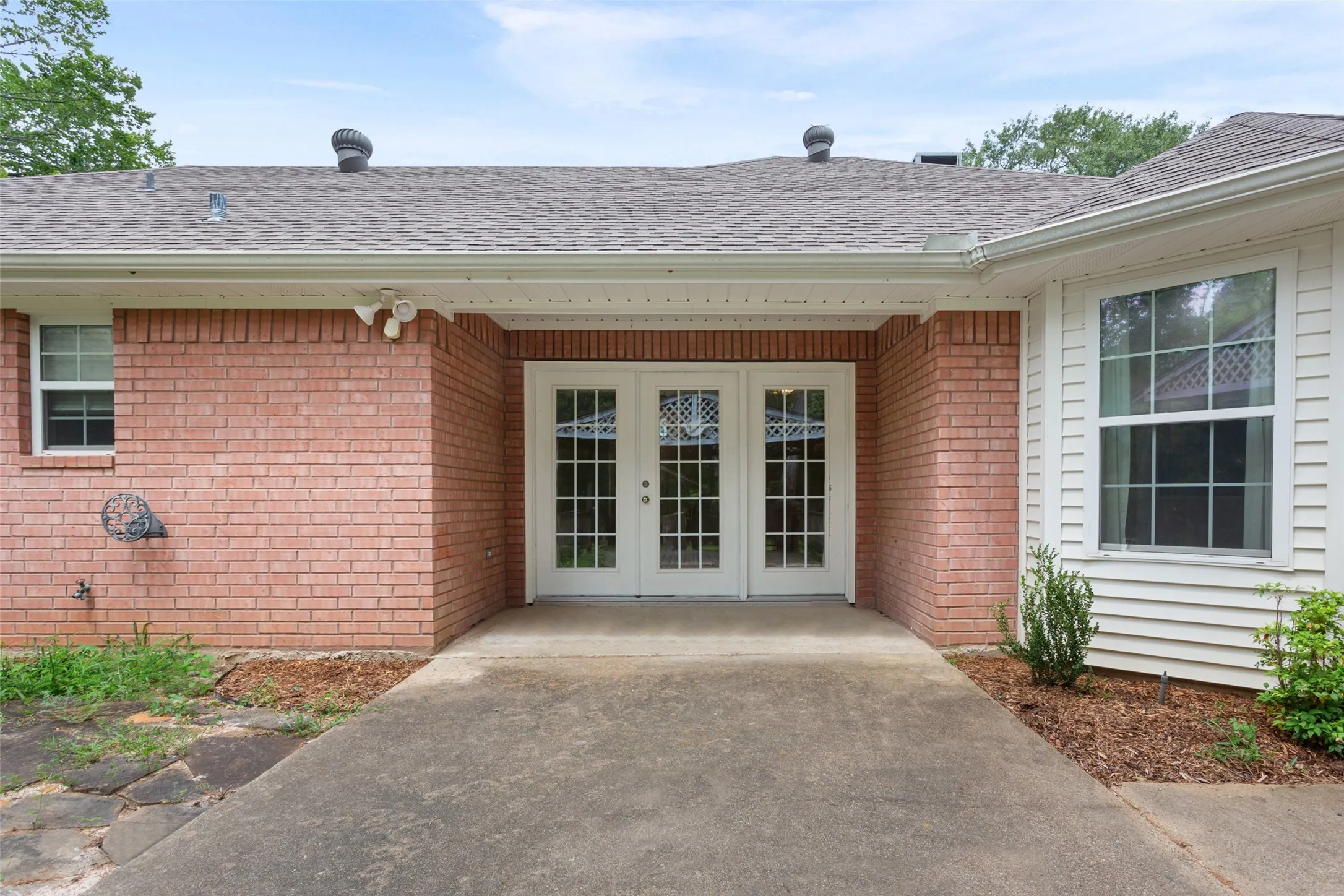 Single Family Residence For Sale in Freestone County , 804 Canary Lane, Fairfield, Texas 75840, 2 Bedrooms, 2 Bathrooms, 2 Garage spaces, 1,567 Sqft, built in 2001, Price $349,500, mls#21340771, Real Estate Agent in Fairfield, Homes For Sale in Freestone county, Homes For Sale in Fairfield, Realtor in Fairfield Texas, Real Estate Brokerage Independent Realty Texas, Luminita Cordes Realtor