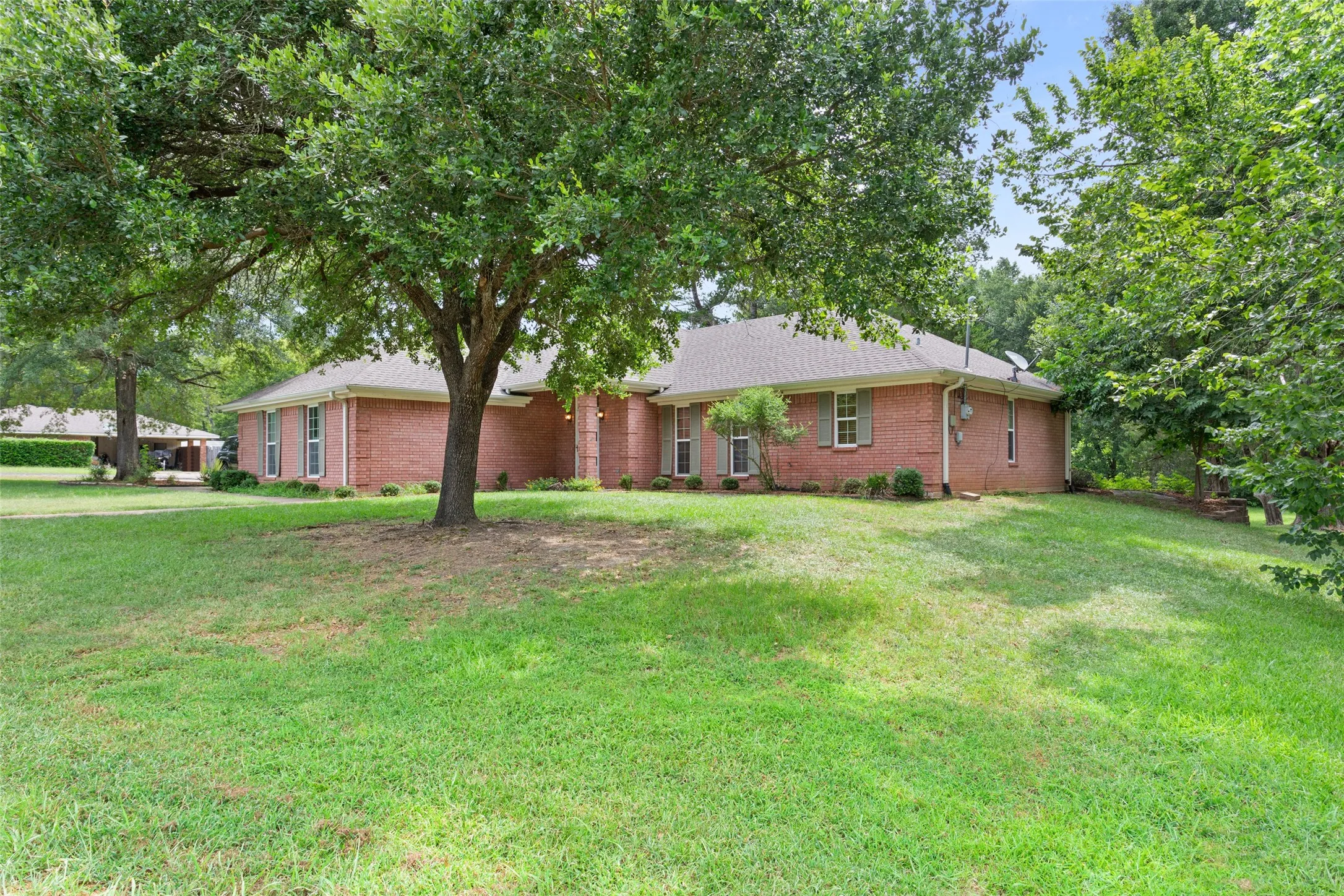 Single Family Residence For Sale in Freestone County , 804 Canary Lane, Fairfield, Texas 75840, 2 Bedrooms, 2 Bathrooms, 2 Garage spaces, 1,567 Sqft, built in 2001, Price $349,500, mls#21340771, Real Estate Agent in Fairfield, Homes For Sale in Freestone county, Homes For Sale in Fairfield, Realtor in Fairfield Texas, Real Estate Brokerage Independent Realty Texas, Luminita Cordes Realtor