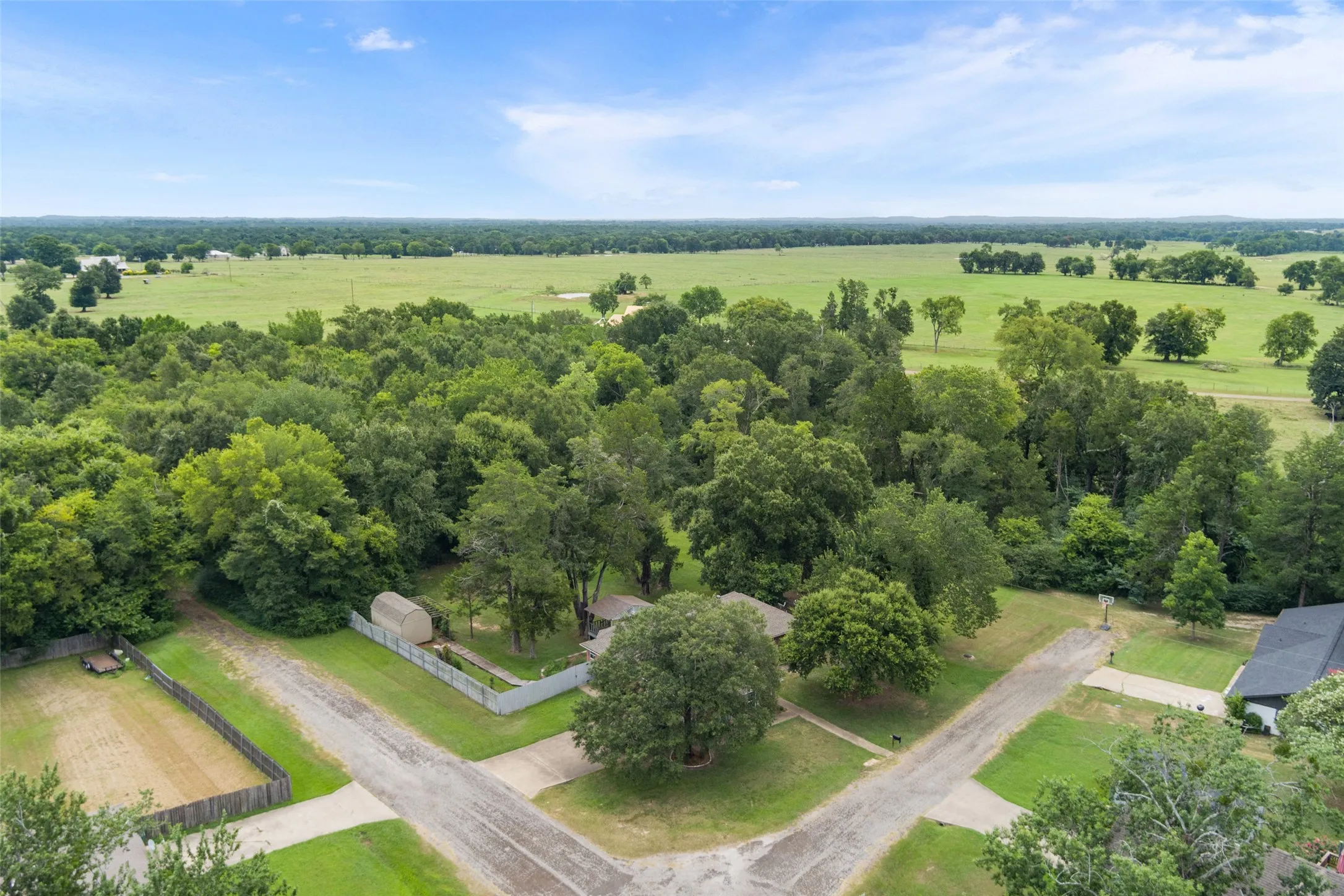 Single Family Residence For Sale in Freestone County , 804 Canary Lane, Fairfield, Texas 75840, 2 Bedrooms, 2 Bathrooms, 2 Garage spaces, 1,567 Sqft, built in 2001, Price $349,500, mls#21340771, Real Estate Agent in Fairfield, Homes For Sale in Freestone county, Homes For Sale in Fairfield, Realtor in Fairfield Texas, Real Estate Brokerage Independent Realty Texas, Luminita Cordes Realtor