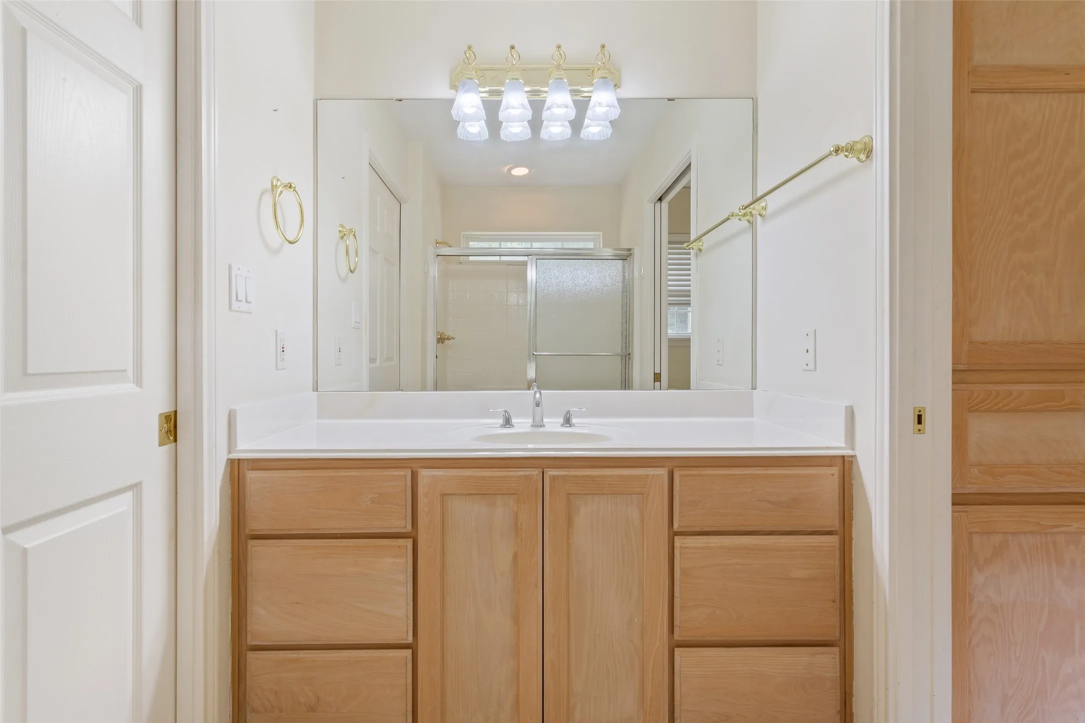 Single Family Residence For Sale in Freestone County , 804 Canary Lane, Fairfield, Texas 75840, 2 Bedrooms, 2 Bathrooms, 2 Garage spaces, 1,567 Sqft, built in 2001, Price $349,500, mls#21340771, Real Estate Agent in Fairfield, Homes For Sale in Freestone county, Homes For Sale in Fairfield, Realtor in Fairfield Texas, Real Estate Brokerage Independent Realty Texas, Luminita Cordes Realtor