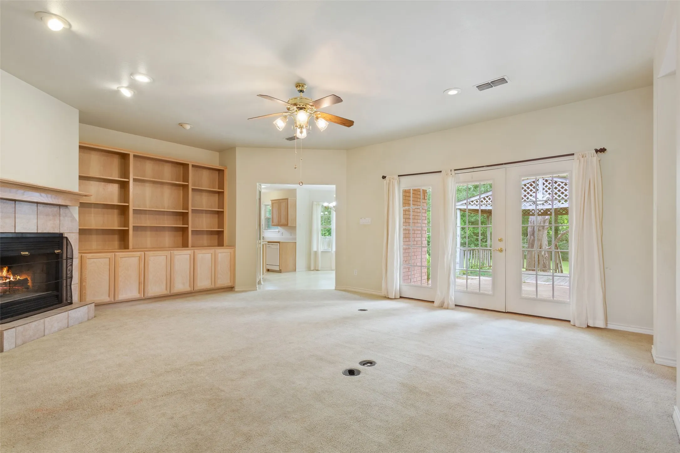 Single Family Residence For Sale in Freestone County , 804 Canary Lane, Fairfield, Texas 75840, 2 Bedrooms, 2 Bathrooms, 2 Garage spaces, 1,567 Sqft, built in 2001, Price $349,500, mls#21340771, Real Estate Agent in Fairfield, Homes For Sale in Freestone county, Homes For Sale in Fairfield, Realtor in Fairfield Texas, Real Estate Brokerage Independent Realty Texas, Luminita Cordes Realtor