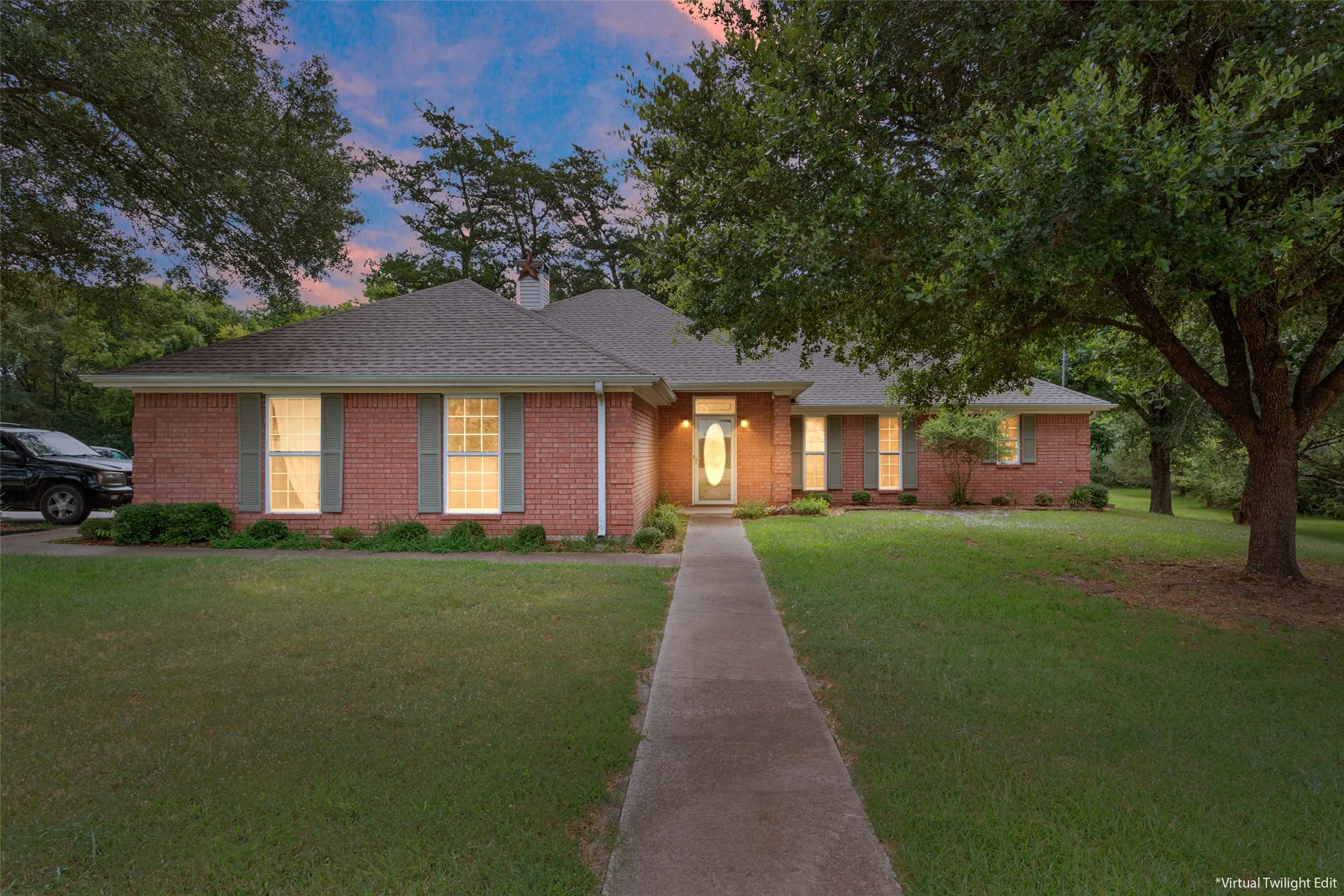 Single Family Residence For Sale in Freestone County , 804 Canary Lane, Fairfield, Texas 75840, 2 Bedrooms, 2 Bathrooms, 2 Garage spaces, 1,567 Sqft, built in 2001, Price $349,500, mls#21340771, Real Estate Agent in Fairfield, Homes For Sale in Freestone county, Homes For Sale in Fairfield, Realtor in Fairfield Texas, Real Estate Brokerage Independent Realty Texas, Luminita Cordes Realtor