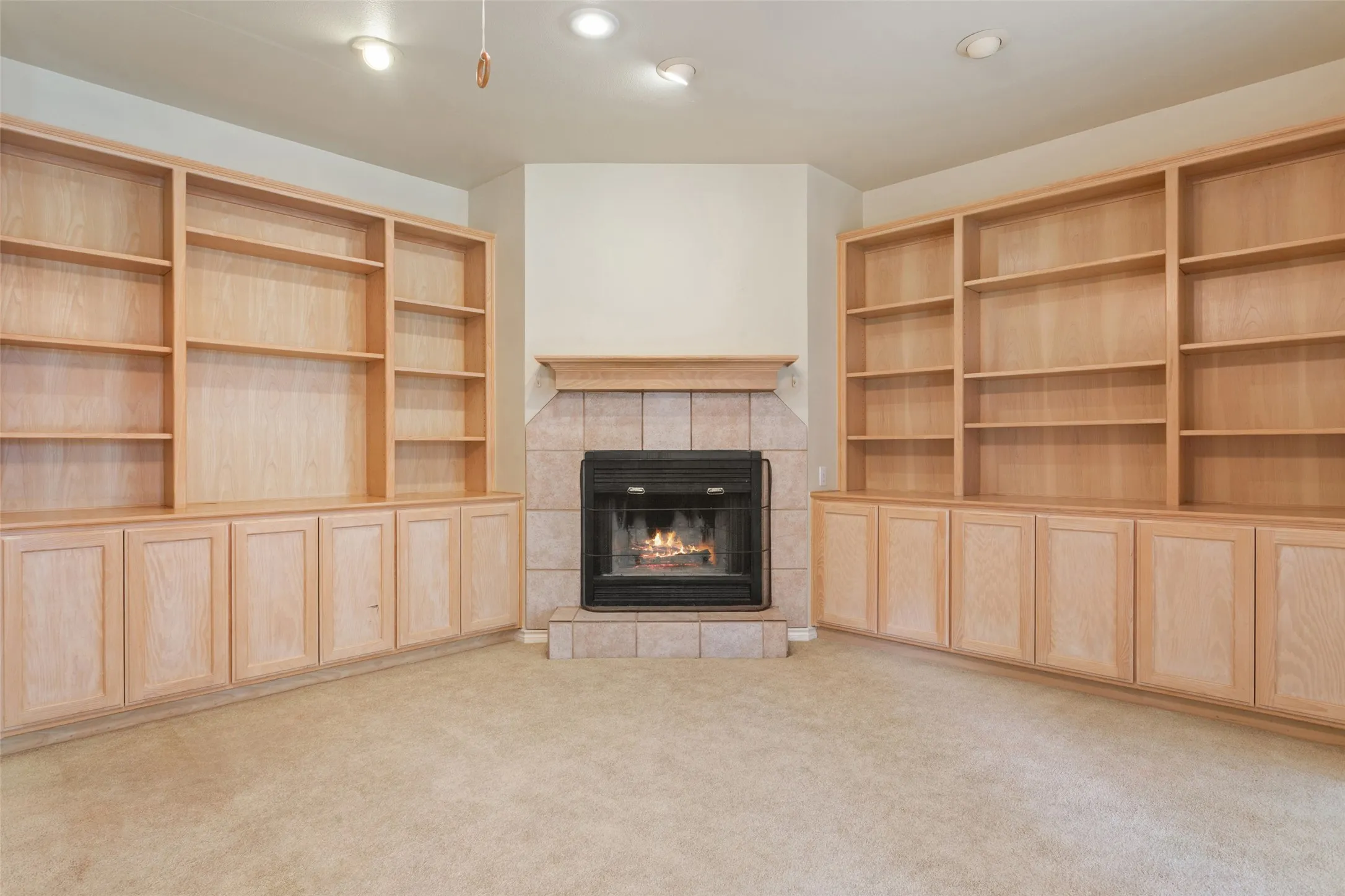Single Family Residence For Sale in Freestone County , 804 Canary Lane, Fairfield, Texas 75840, 2 Bedrooms, 2 Bathrooms, 2 Garage spaces, 1,567 Sqft, built in 2001, Price $349,500, mls#21340771, Real Estate Agent in Fairfield, Homes For Sale in Freestone county, Homes For Sale in Fairfield, Realtor in Fairfield Texas, Real Estate Brokerage Independent Realty Texas, Luminita Cordes Realtor