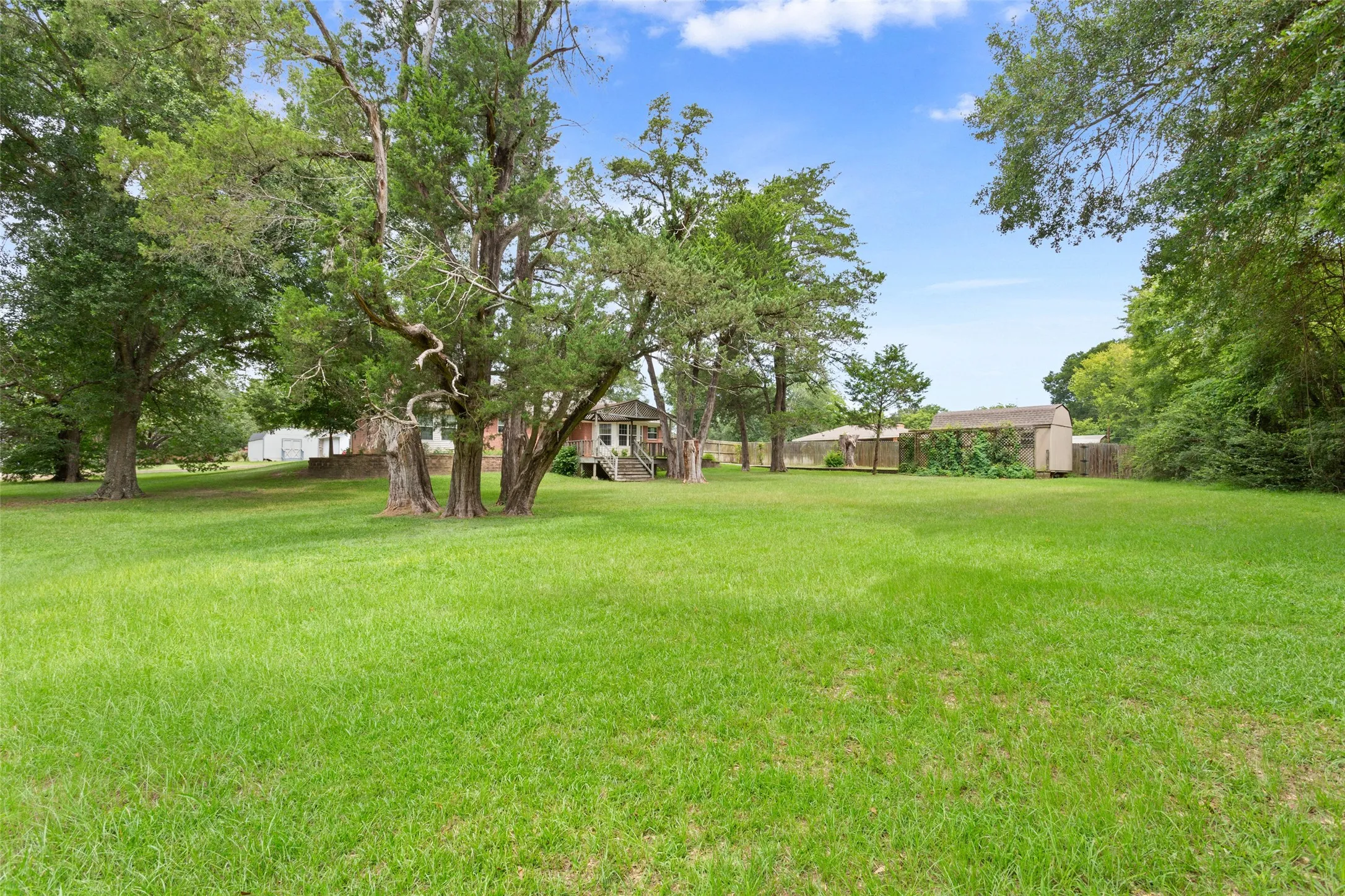 Single Family Residence For Sale in Freestone County , 804 Canary Lane, Fairfield, Texas 75840, 2 Bedrooms, 2 Bathrooms, 2 Garage spaces, 1,567 Sqft, built in 2001, Price $349,500, mls#21340771, Real Estate Agent in Fairfield, Homes For Sale in Freestone county, Homes For Sale in Fairfield, Realtor in Fairfield Texas, Real Estate Brokerage Independent Realty Texas, Luminita Cordes Realtor