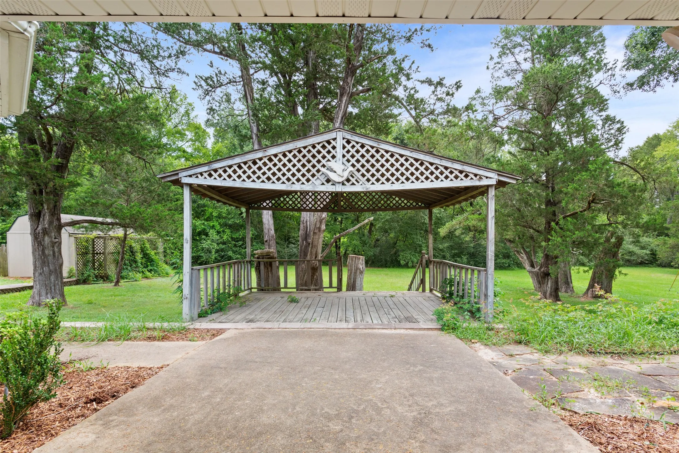 Single Family Residence For Sale in Freestone County , 804 Canary Lane, Fairfield, Texas 75840, 2 Bedrooms, 2 Bathrooms, 2 Garage spaces, 1,567 Sqft, built in 2001, Price $349,500, mls#21340771, Real Estate Agent in Fairfield, Homes For Sale in Freestone county, Homes For Sale in Fairfield, Realtor in Fairfield Texas, Real Estate Brokerage Independent Realty Texas, Luminita Cordes Realtor