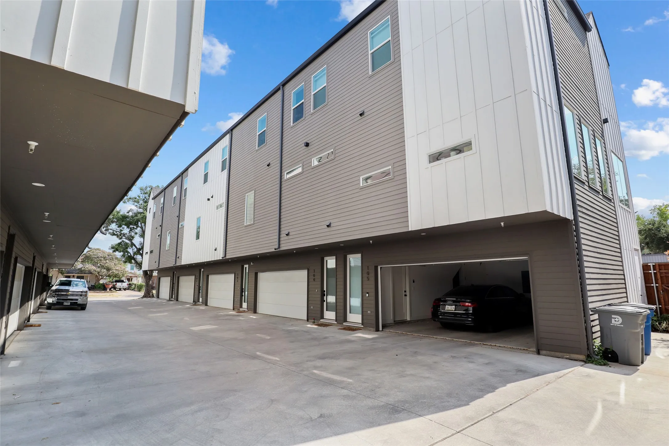 Condominium For Rent in Dallas County , 2139 Mail Avenue 102, Dallas, Texas 75235, 2 Bedroom, 3 Bathroom, 2 Garage spaces, 1,512 Sqft, built in 2021, mls#21340851, Real Estate Agent in Dallas, Homes For Rent in Dallas county, Homes For Rent in Dallas, Realtor in Dallas Texas, Real Estate Brokerage Independent Realty Texas, Luminita Cordes Realtor
