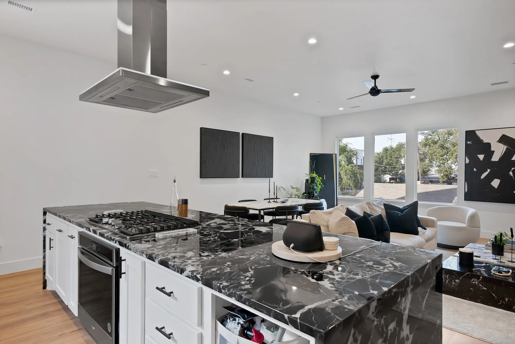 Condominium For Rent in Dallas County , 2139 Mail Avenue 102, Dallas, Texas 75235, 2 Bedroom, 3 Bathroom, 2 Garage spaces, 1,512 Sqft, built in 2021, mls#21340851, Real Estate Agent in Dallas, Homes For Rent in Dallas county, Homes For Rent in Dallas, Realtor in Dallas Texas, Real Estate Brokerage Independent Realty Texas, Luminita Cordes Realtor