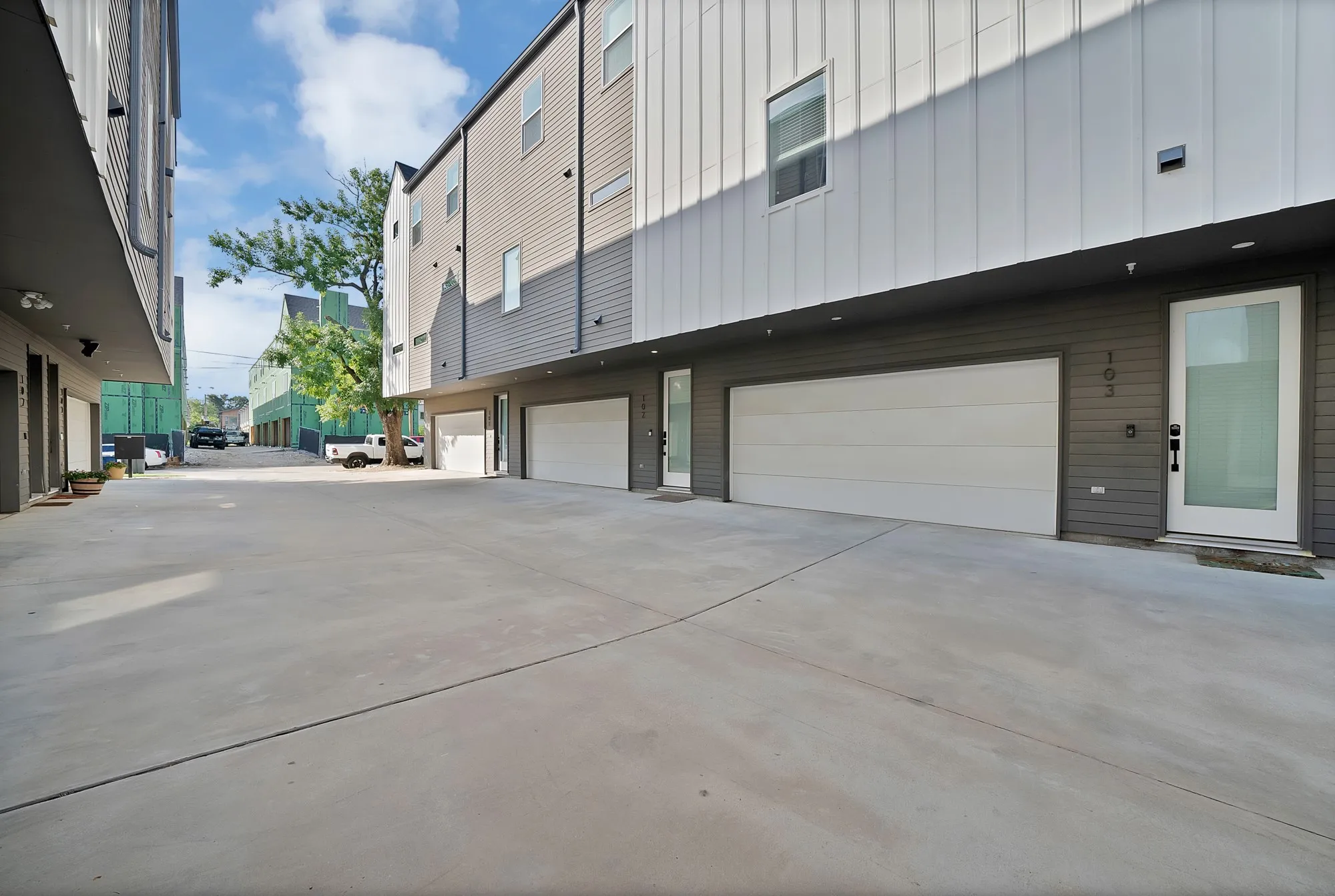 Condominium For Rent in Dallas County , 2139 Mail Avenue 102, Dallas, Texas 75235, 2 Bedroom, 3 Bathroom, 2 Garage spaces, 1,512 Sqft, built in 2021, mls#21340851, Real Estate Agent in Dallas, Homes For Rent in Dallas county, Homes For Rent in Dallas, Realtor in Dallas Texas, Real Estate Brokerage Independent Realty Texas, Luminita Cordes Realtor