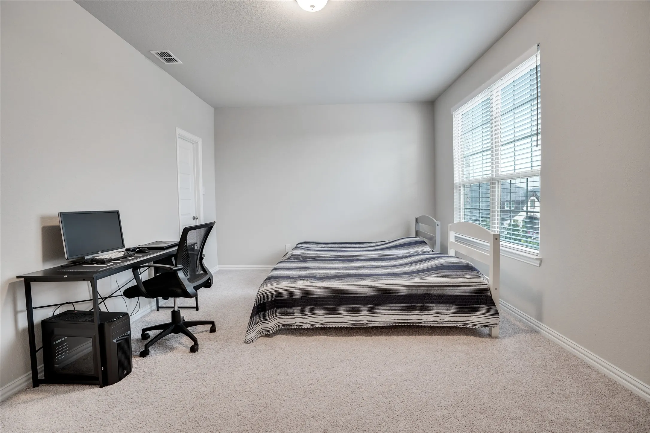 Single Family Residence For Sale in Denton County , 1521 Bison Trail, Aubrey, Texas 76227, 5 Bedroom, 4 Bathroom, 3 Garage spaces, 4,000 Sqft, built in 2022, mls#21340076, Real Estate Agent in Aubrey, Homes For Sale in Denton county, Homes For Sale in Aubrey, Realtor in Aubrey Texas, Real Estate Brokerage Independent Realty Texas, Luminita Cordes Realtor