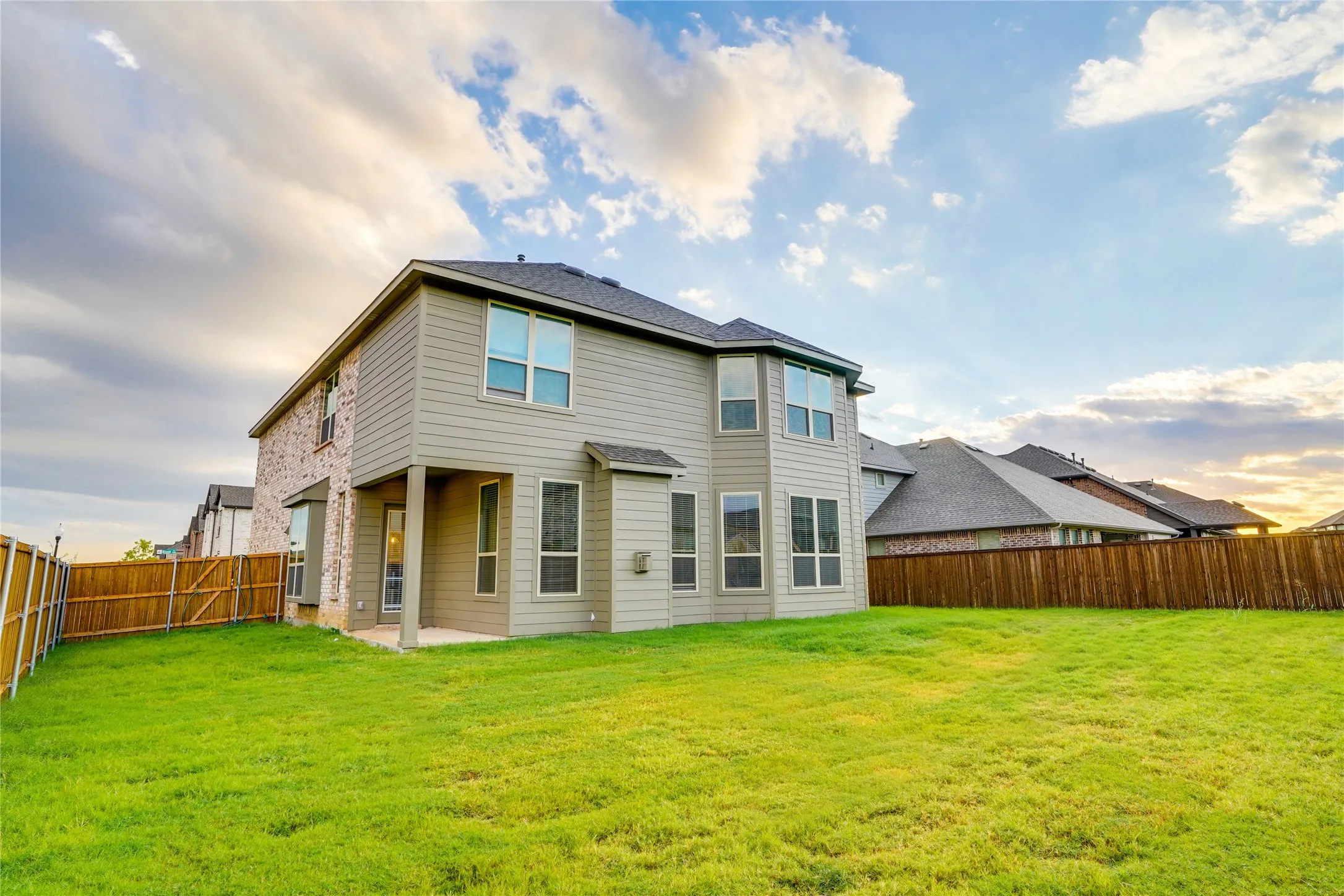 Single Family Residence For Sale in Denton County , 1521 Bison Trail, Aubrey, Texas 76227, 5 Bedroom, 4 Bathroom, 3 Garage spaces, 4,000 Sqft, built in 2022, mls#21340076, Real Estate Agent in Aubrey, Homes For Sale in Denton county, Homes For Sale in Aubrey, Realtor in Aubrey Texas, Real Estate Brokerage Independent Realty Texas, Luminita Cordes Realtor