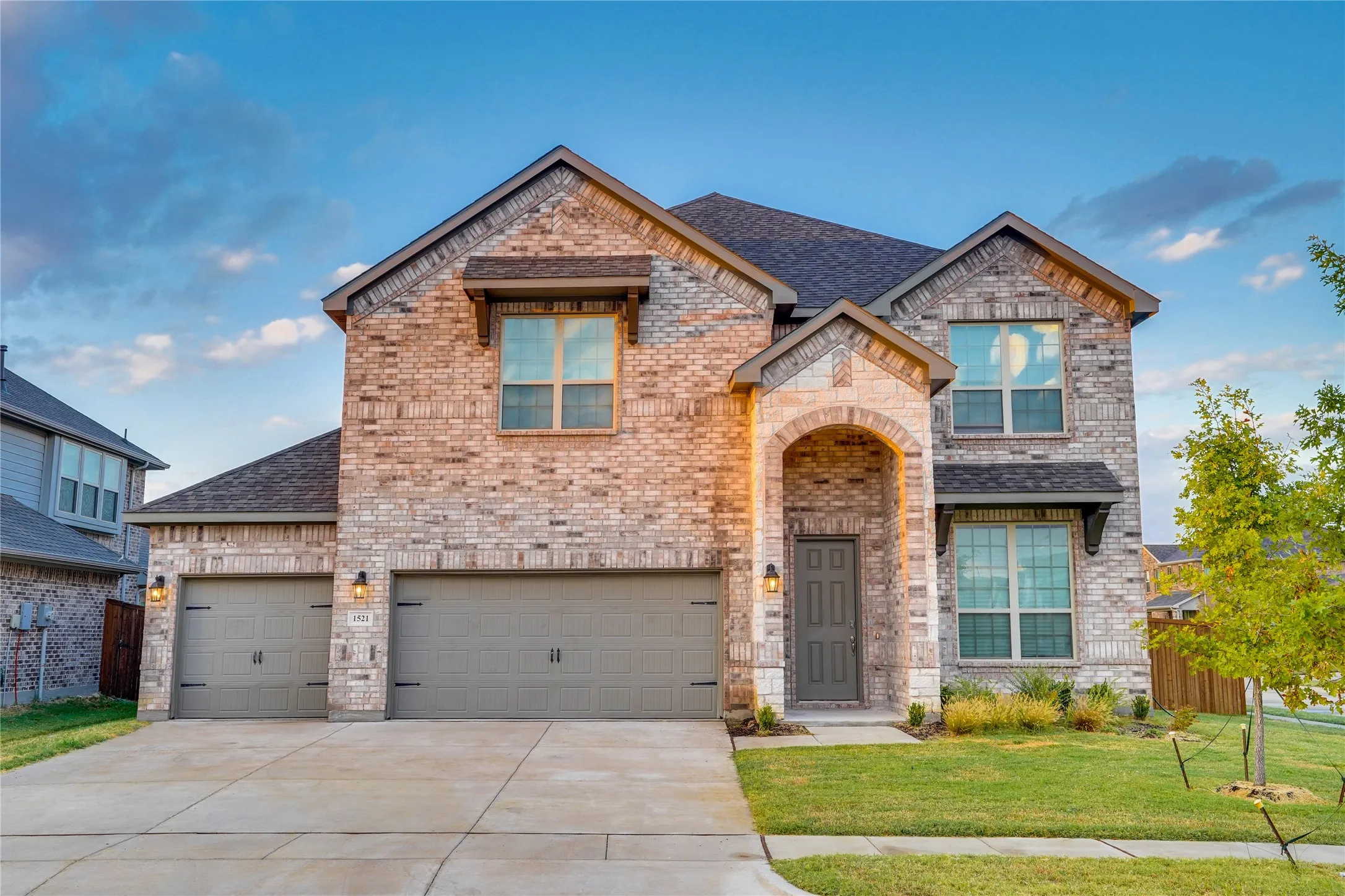 Single Family Residence For Sale in Denton County , 1521 Bison Trail, Aubrey, Texas 76227, 5 Bedroom, 4 Bathroom, 3 Garage spaces, 4,000 Sqft, built in 2022, mls#21340076, Real Estate Agent in Aubrey, Homes For Sale in Denton county, Homes For Sale in Aubrey, Realtor in Aubrey Texas, Real Estate Brokerage Independent Realty Texas, Luminita Cordes Realtor