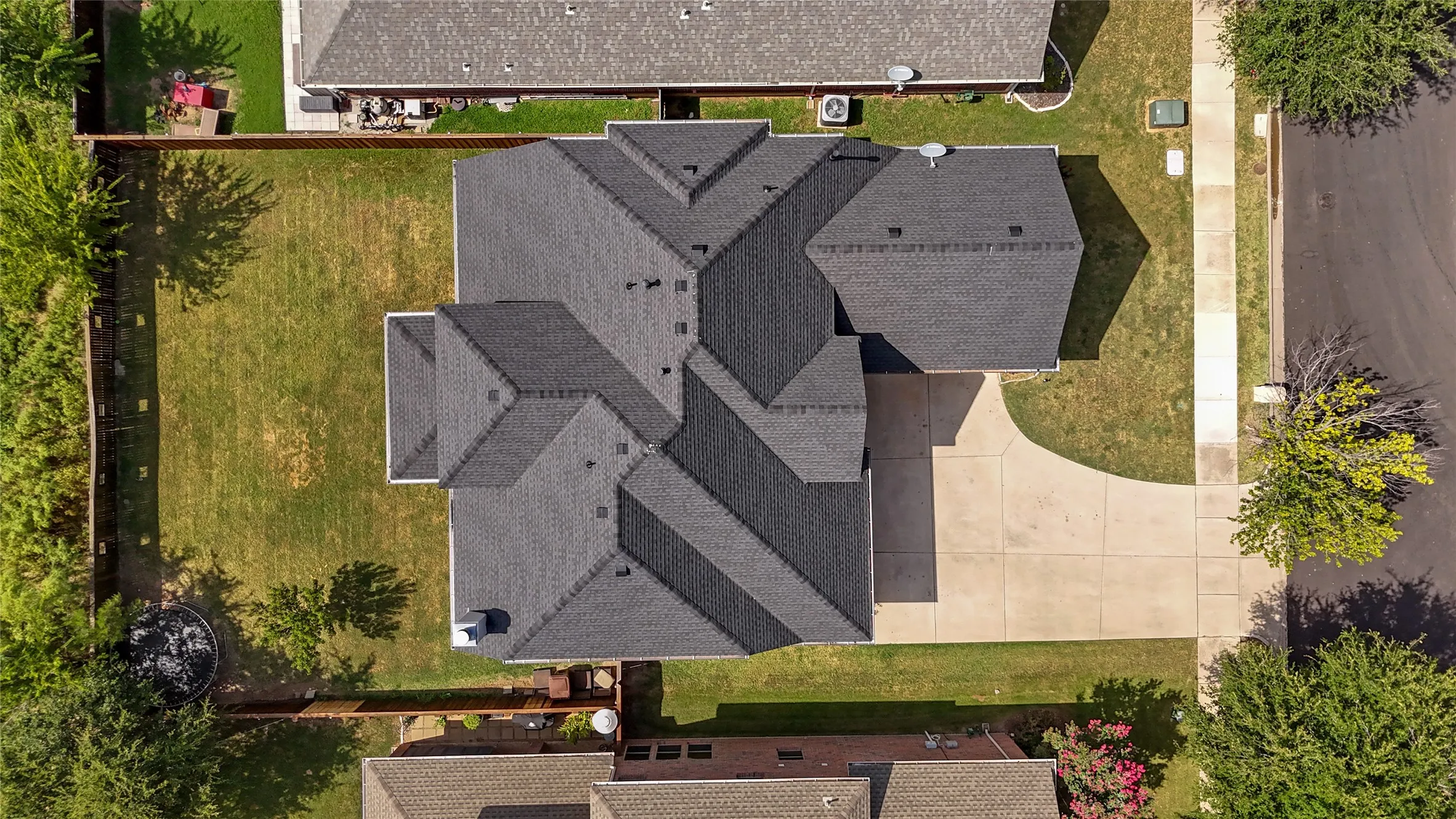 Single Family Residence For Sale in Denton County , 5508 Thistle Hill, Denton, Texas 76210, 4 Bedroom, 3 Bathroom, 2 Garage spaces, 3,091 Sqft, built in 2008, mls#21339005, Real Estate Agent in Denton, Homes For Sale in Denton county, Homes For Sale in Denton, Realtor in Denton Texas, Real Estate Brokerage Independent Realty Texas, Luminita Cordes Realtor