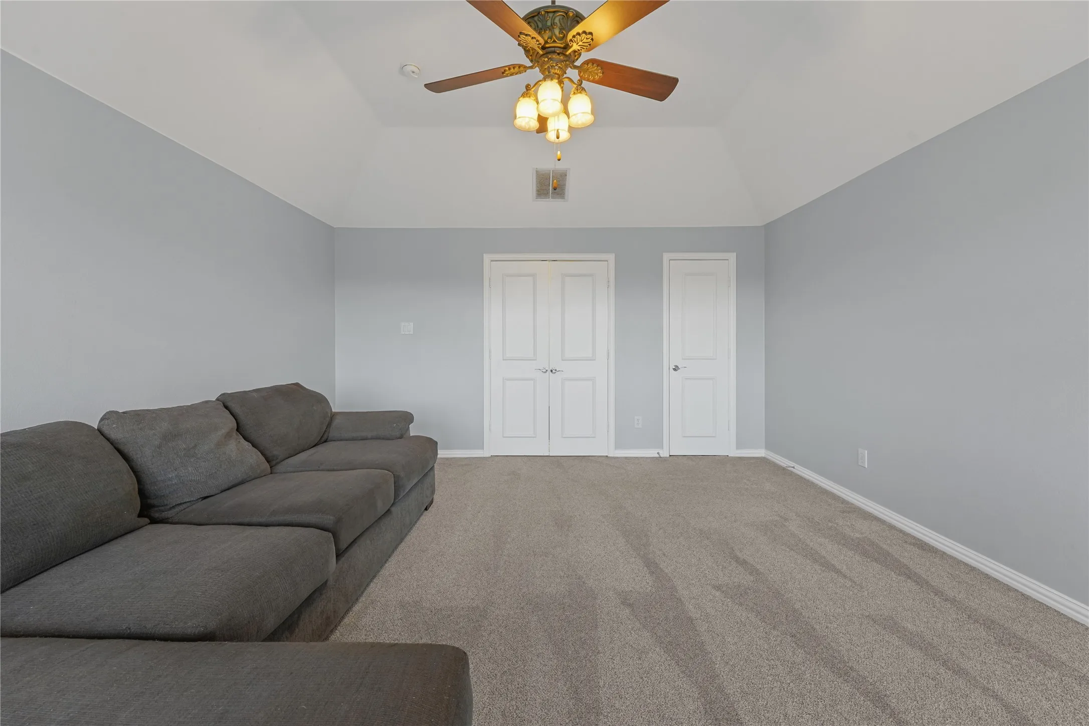 Single Family Residence For Sale in Denton County , 5508 Thistle Hill, Denton, Texas 76210, 4 Bedroom, 3 Bathroom, 2 Garage spaces, 3,091 Sqft, built in 2008, mls#21339005, Real Estate Agent in Denton, Homes For Sale in Denton county, Homes For Sale in Denton, Realtor in Denton Texas, Real Estate Brokerage Independent Realty Texas, Luminita Cordes Realtor