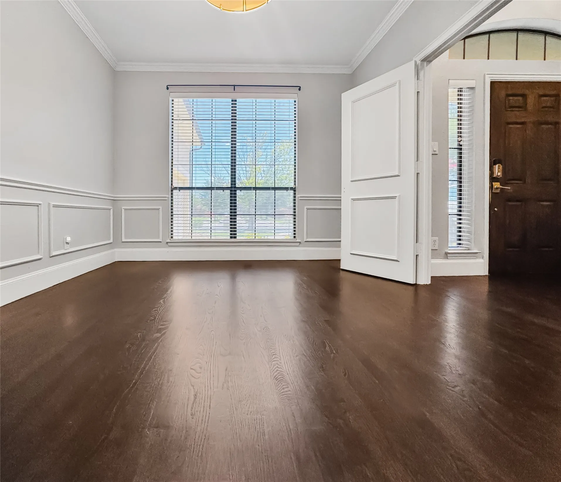 Single Family Residence For Sale in Denton County , 5508 Thistle Hill, Denton, Texas 76210, 4 Bedroom, 3 Bathroom, 2 Garage spaces, 3,091 Sqft, built in 2008, mls#21339005, Real Estate Agent in Denton, Homes For Sale in Denton county, Homes For Sale in Denton, Realtor in Denton Texas, Real Estate Brokerage Independent Realty Texas, Luminita Cordes Realtor