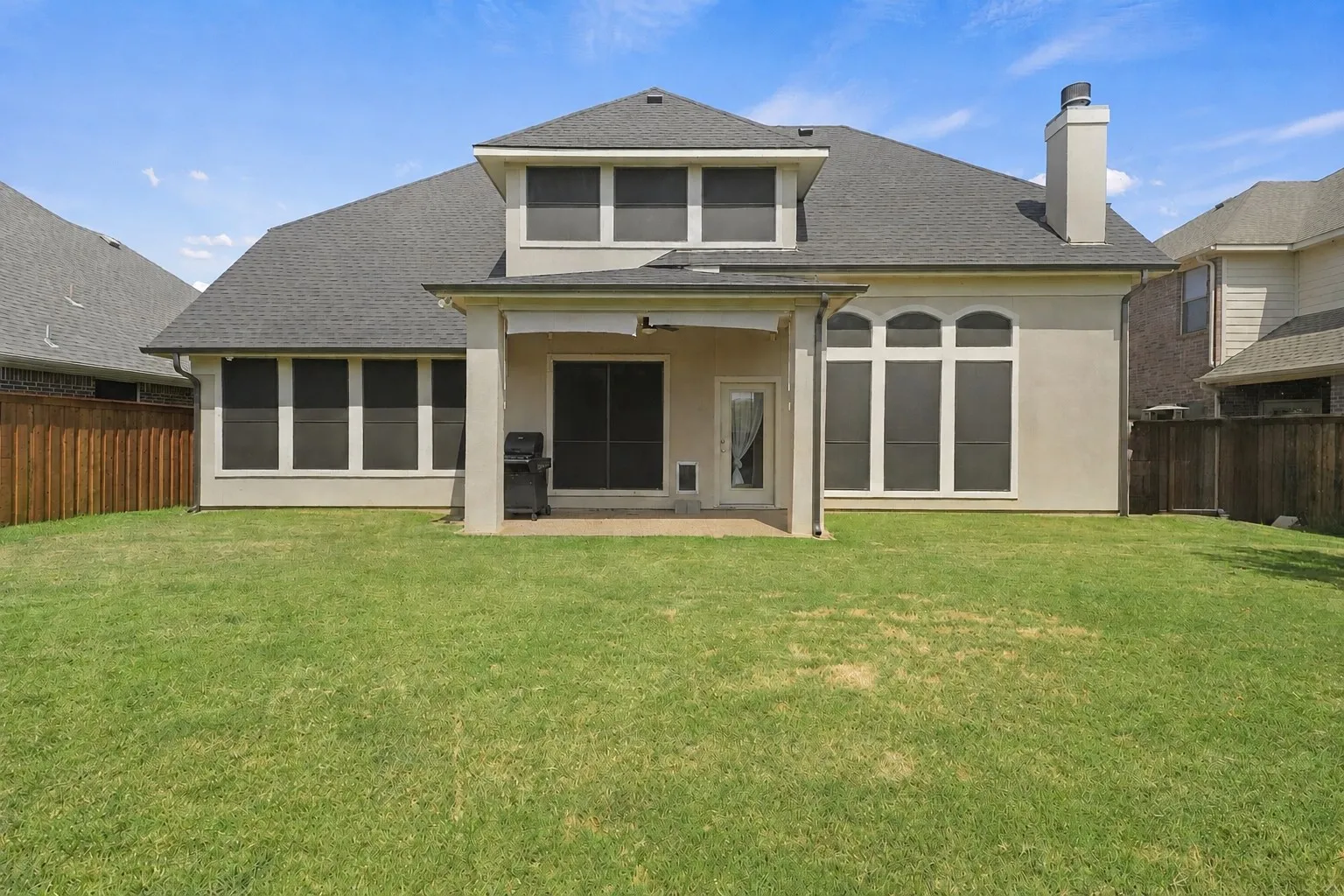 Single Family Residence For Sale in Denton County , 5508 Thistle Hill, Denton, Texas 76210, 4 Bedroom, 3 Bathroom, 2 Garage spaces, 3,091 Sqft, built in 2008, mls#21339005, Real Estate Agent in Denton, Homes For Sale in Denton county, Homes For Sale in Denton, Realtor in Denton Texas, Real Estate Brokerage Independent Realty Texas, Luminita Cordes Realtor