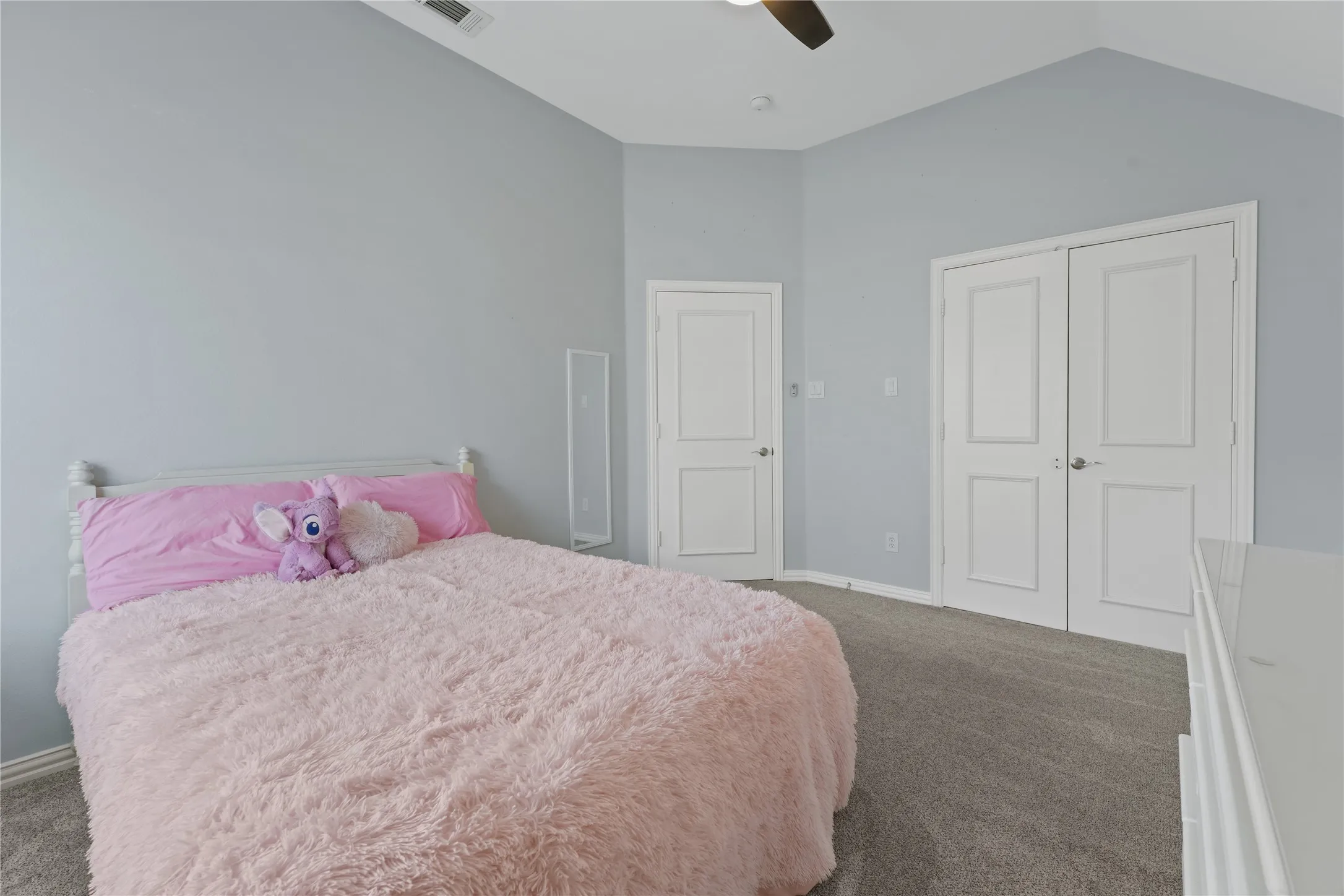Single Family Residence For Sale in Denton County , 5508 Thistle Hill, Denton, Texas 76210, 4 Bedroom, 3 Bathroom, 2 Garage spaces, 3,091 Sqft, built in 2008, mls#21339005, Real Estate Agent in Denton, Homes For Sale in Denton county, Homes For Sale in Denton, Realtor in Denton Texas, Real Estate Brokerage Independent Realty Texas, Luminita Cordes Realtor
