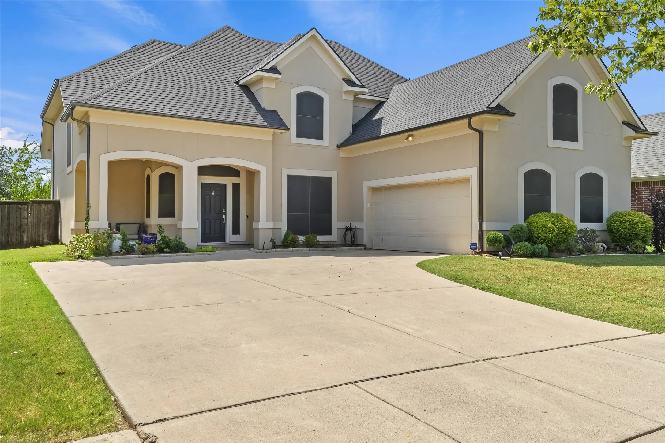 Single Family Residence For Sale in Denton County , 5508 Thistle Hill, Denton, Texas 76210, 4 Bedroom, 3 Bathroom, 2 Garage spaces, 3,091 Sqft, built in 2008, mls#21339005, Real Estate Agent in Denton, Homes For Sale in Denton county, Homes For Sale in Denton, Realtor in Denton Texas, Real Estate Brokerage Independent Realty Texas, Luminita Cordes Realtor