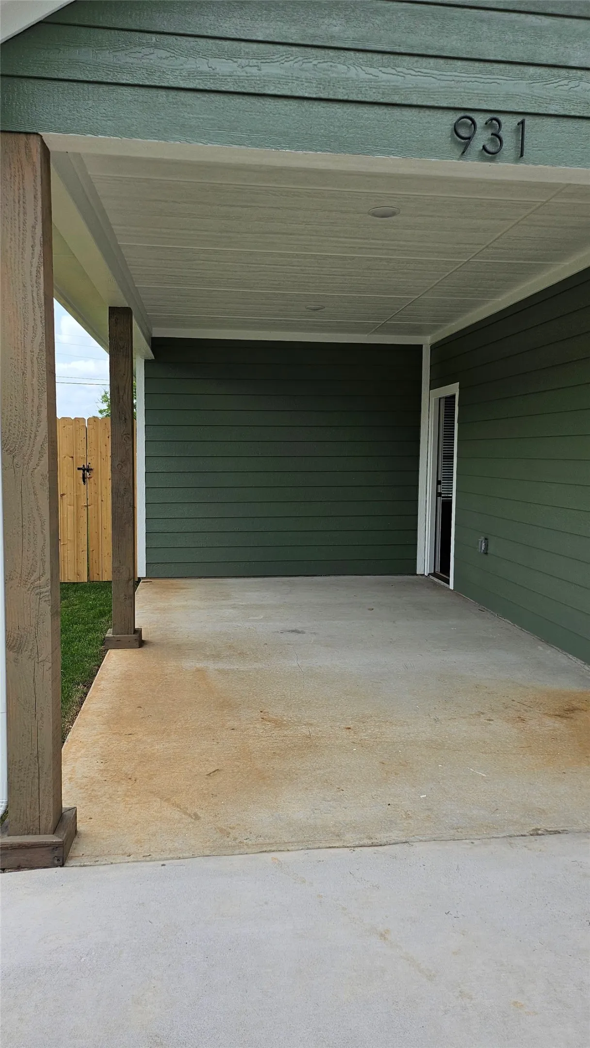 Single Family Residence For Rent in Grayson County , 931 West Elm Street, Denison, Texas 75020, 3 Bedroom, 2 Bathroom, Garage spaces, 1,226 Sqft, built in 2024, mls#21340816, Real Estate Agent in Denison, Homes For Rent in Grayson county, Homes For Rent in Denison, Realtor in Denison Texas, Real Estate Brokerage Independent Realty Texas, Luminita Cordes Realtor