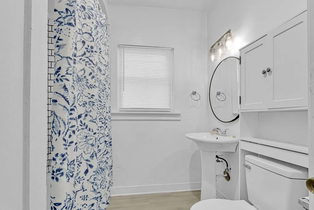 Triplex For Sale in Smith County , 831 W Houston Street, Tyler, Texas 75702, 5 Bedroom, 3 Bathroom, Garage spaces, 0 Sqft, built in 1932, mls#21333033, Real Estate Agent in Tyler, Homes For Sale in Smith county, Homes For Sale in Tyler, Realtor in Tyler Texas, Real Estate Brokerage Independent Realty Texas, Luminita Cordes Realtor