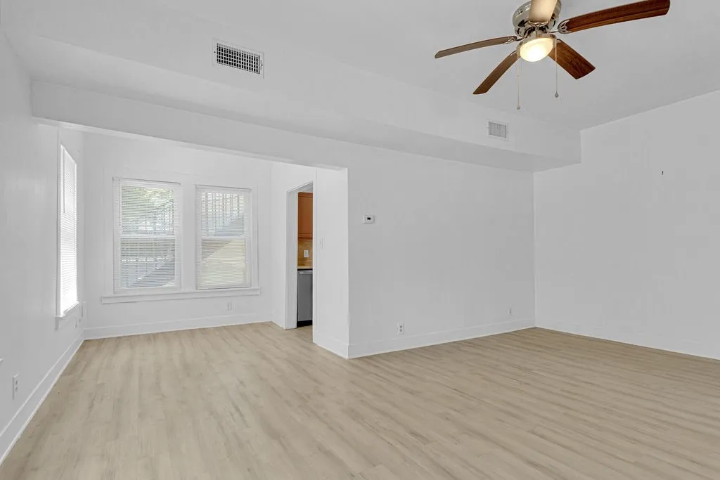 Triplex For Sale in Smith County , 831 W Houston Street, Tyler, Texas 75702, 5 Bedroom, 3 Bathroom, Garage spaces, 0 Sqft, built in 1932, mls#21333033, Real Estate Agent in Tyler, Homes For Sale in Smith county, Homes For Sale in Tyler, Realtor in Tyler Texas, Real Estate Brokerage Independent Realty Texas, Luminita Cordes Realtor