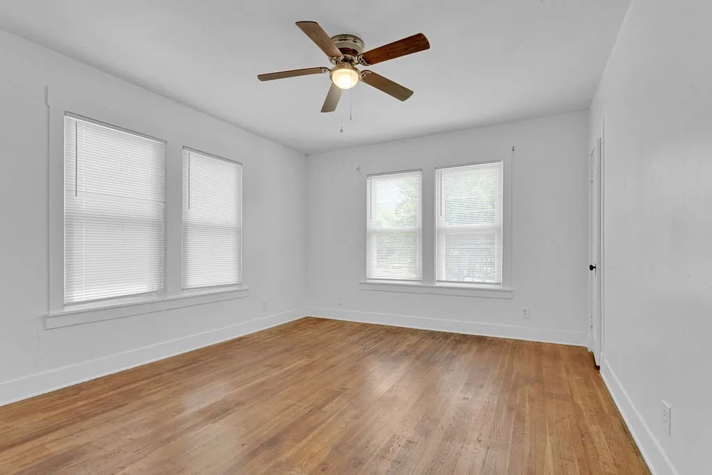 Triplex For Sale in Smith County , 831 W Houston Street, Tyler, Texas 75702, 5 Bedroom, 3 Bathroom, Garage spaces, 0 Sqft, built in 1932, mls#21333033, Real Estate Agent in Tyler, Homes For Sale in Smith county, Homes For Sale in Tyler, Realtor in Tyler Texas, Real Estate Brokerage Independent Realty Texas, Luminita Cordes Realtor