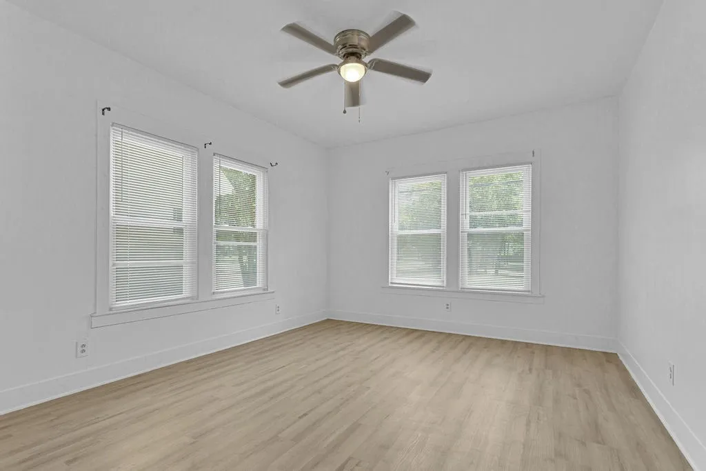 Triplex For Sale in Smith County , 831 W Houston Street, Tyler, Texas 75702, 5 Bedroom, 3 Bathroom, Garage spaces, 0 Sqft, built in 1932, mls#21333033, Real Estate Agent in Tyler, Homes For Sale in Smith county, Homes For Sale in Tyler, Realtor in Tyler Texas, Real Estate Brokerage Independent Realty Texas, Luminita Cordes Realtor