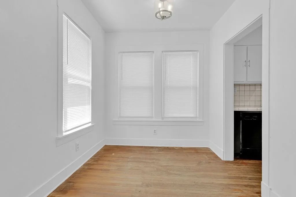 Triplex For Sale in Smith County , 831 W Houston Street, Tyler, Texas 75702, 5 Bedroom, 3 Bathroom, Garage spaces, 0 Sqft, built in 1932, mls#21333033, Real Estate Agent in Tyler, Homes For Sale in Smith county, Homes For Sale in Tyler, Realtor in Tyler Texas, Real Estate Brokerage Independent Realty Texas, Luminita Cordes Realtor